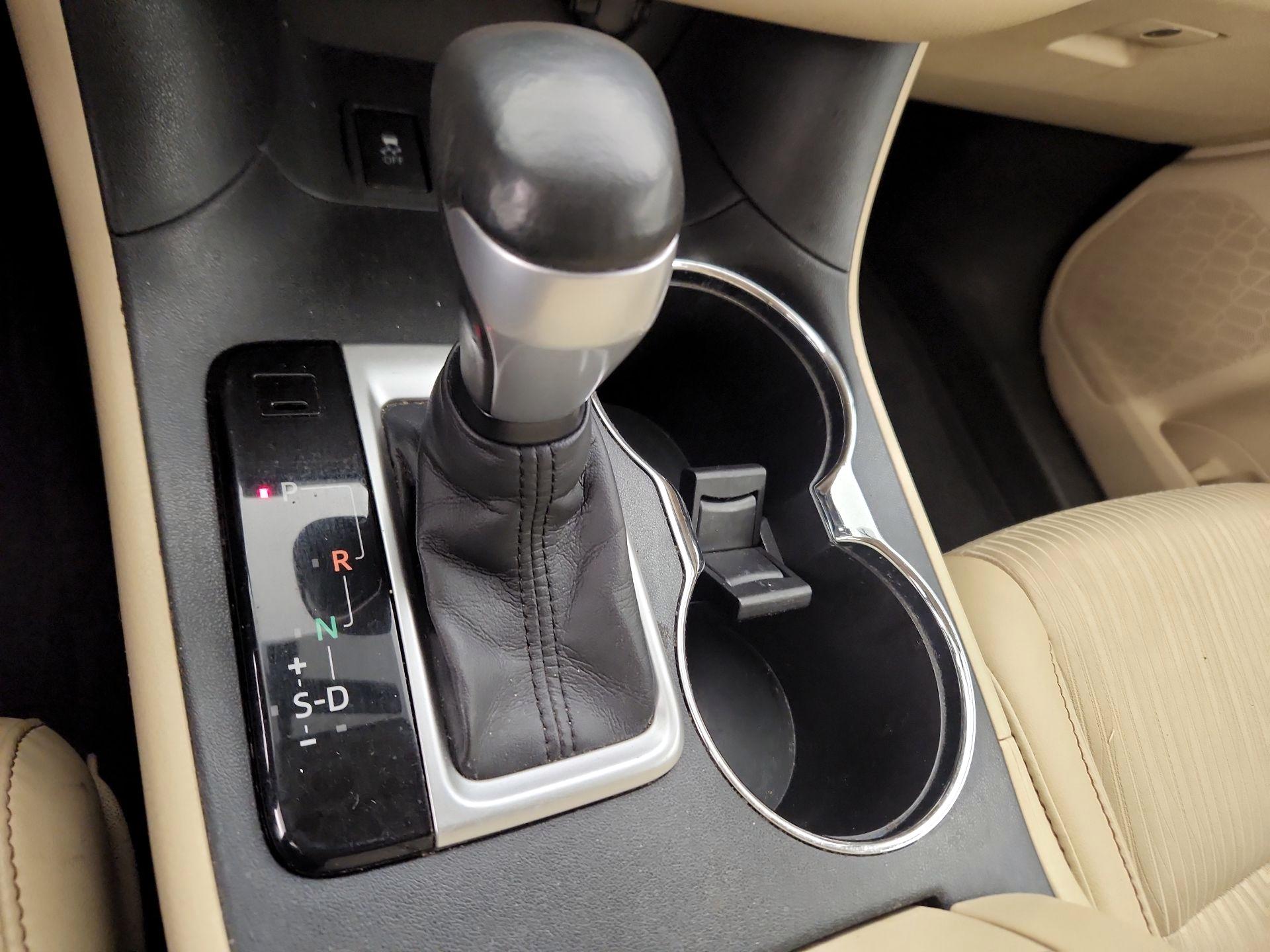 Thumbnail: 2015 Toyota Highlander - 17