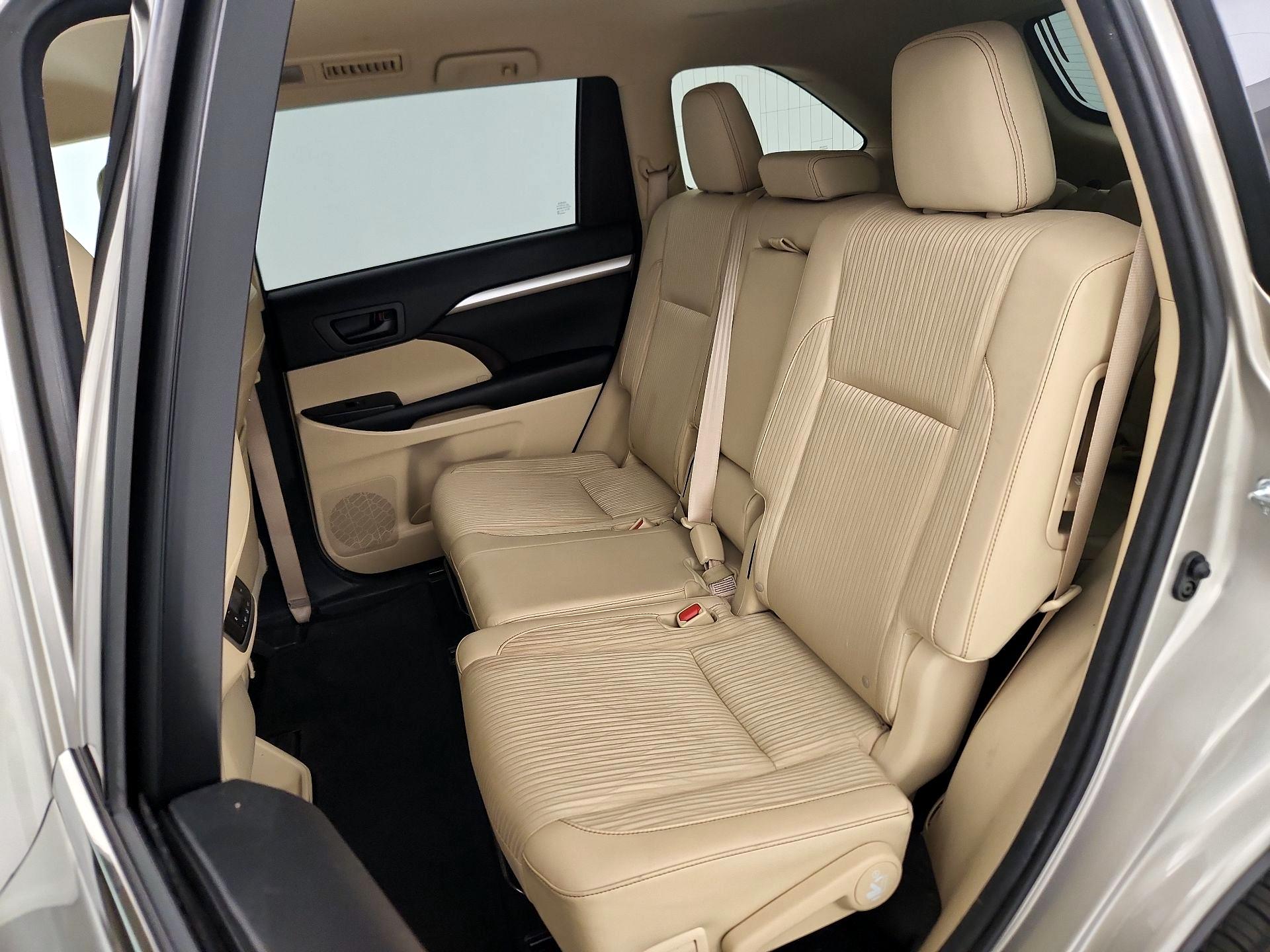 Thumbnail: 2015 Toyota Highlander - 19