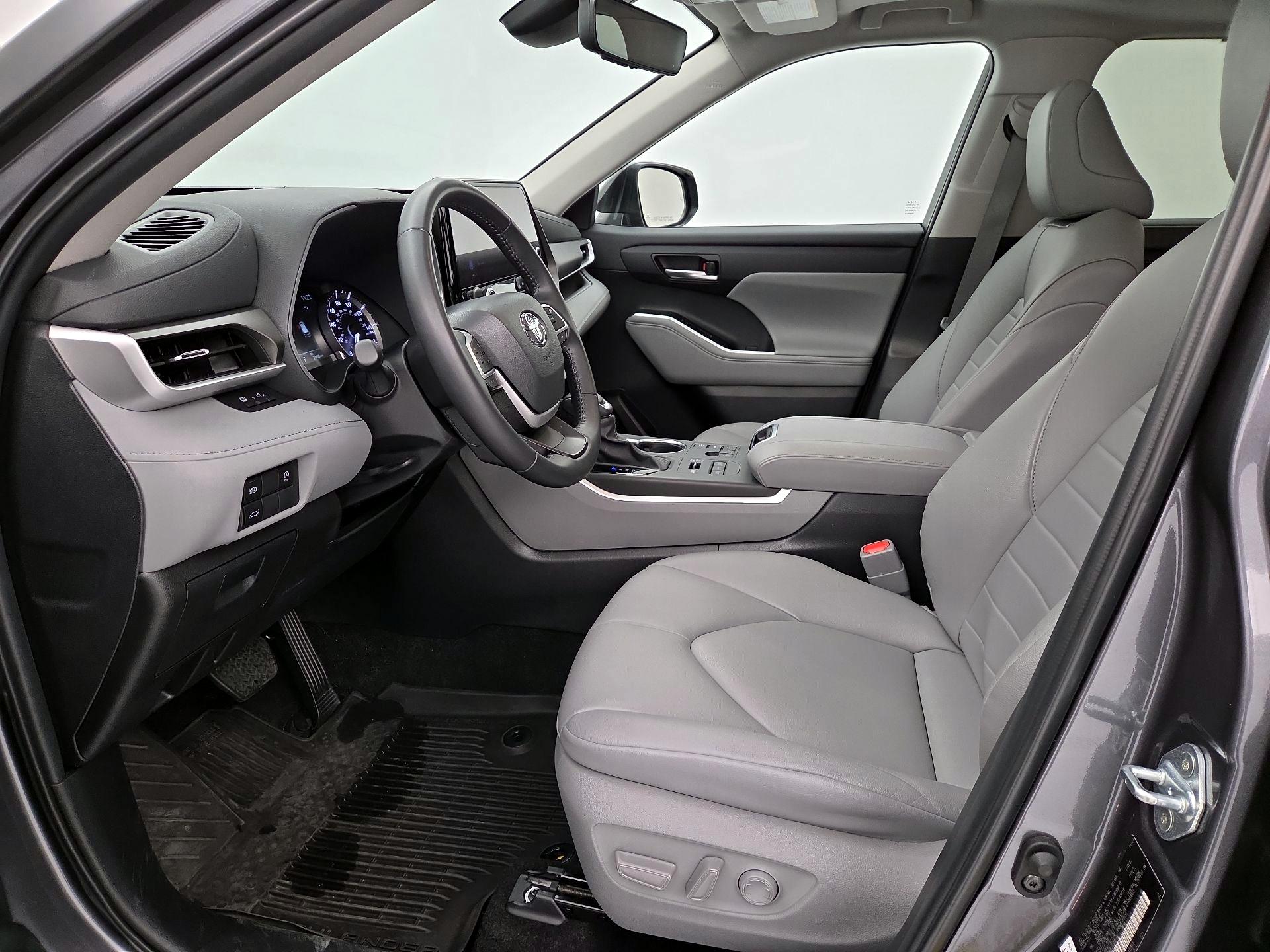 Thumbnail: 2024 Toyota Highlander - 11