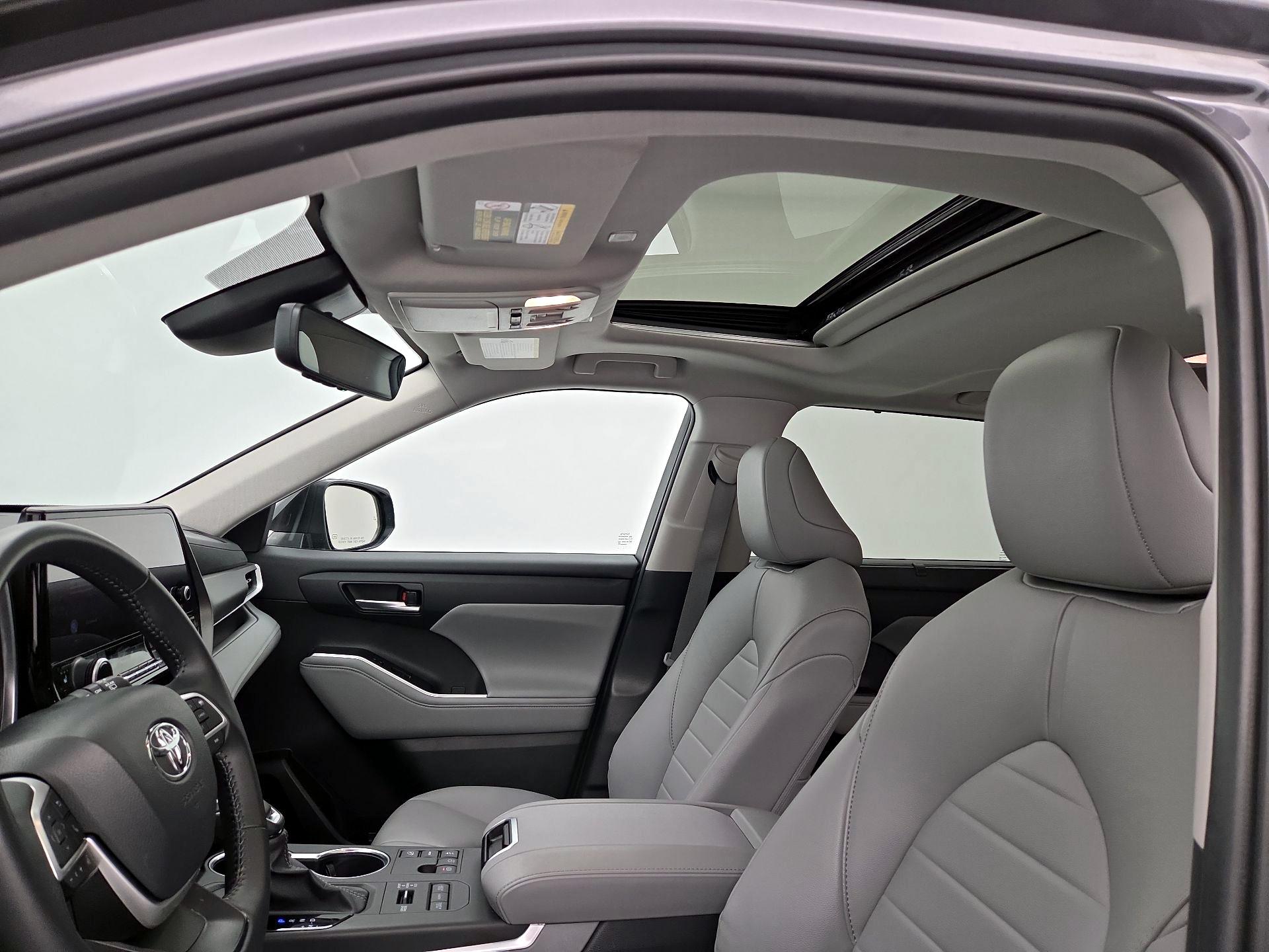 Thumbnail: 2024 Toyota Highlander - 19