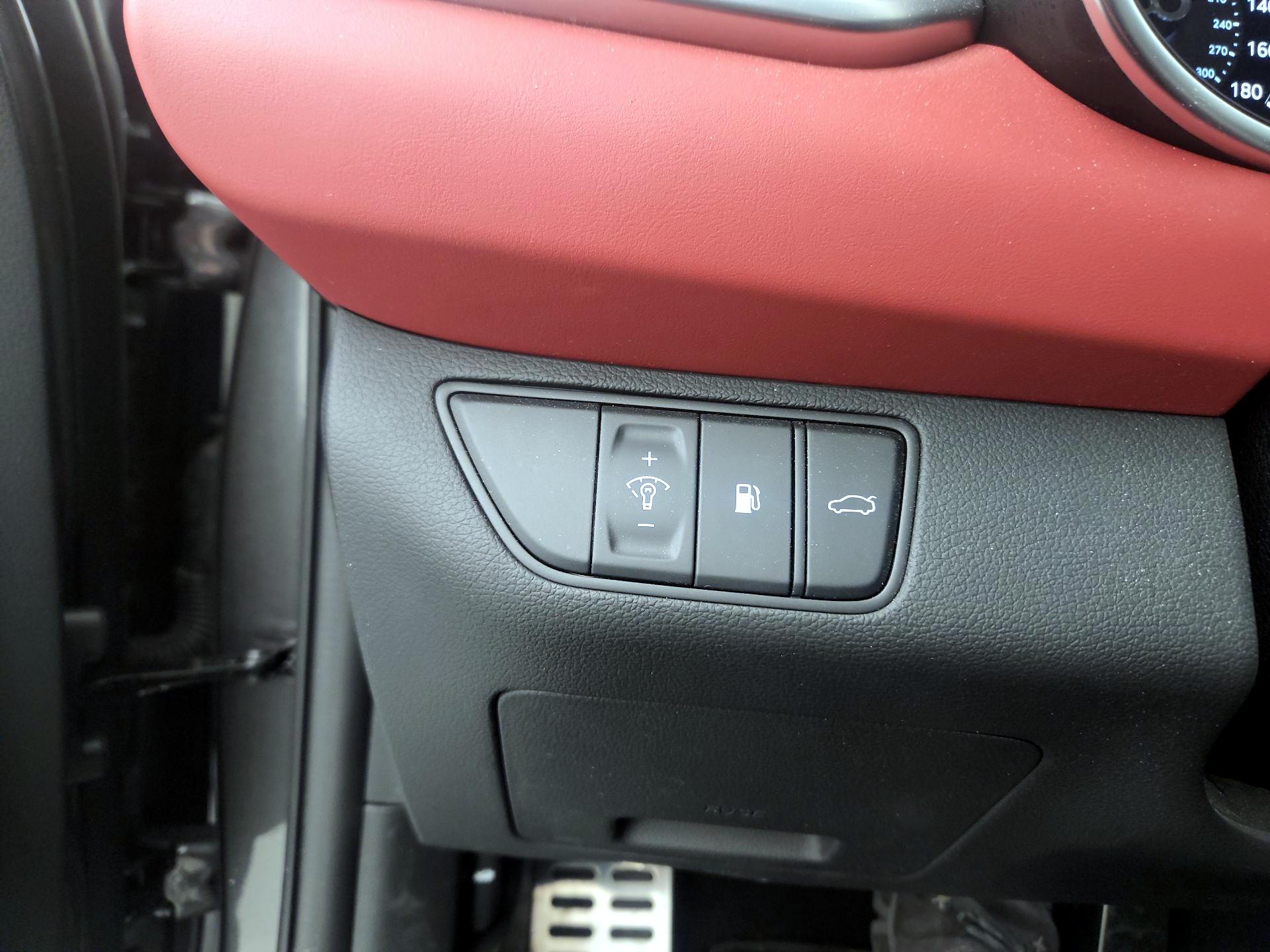 Thumbnail: 2023 Genesis G70 - 13