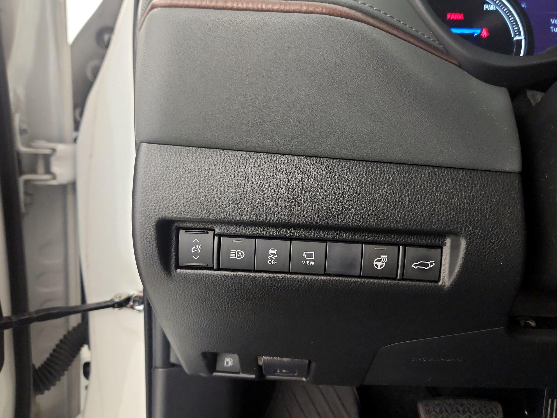 Thumbnail: 2021 Toyota Venza - 13