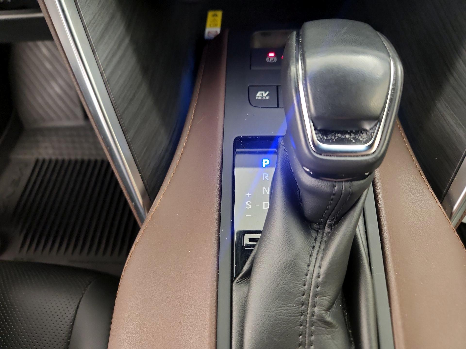 Thumbnail: 2021 Toyota Venza - 17