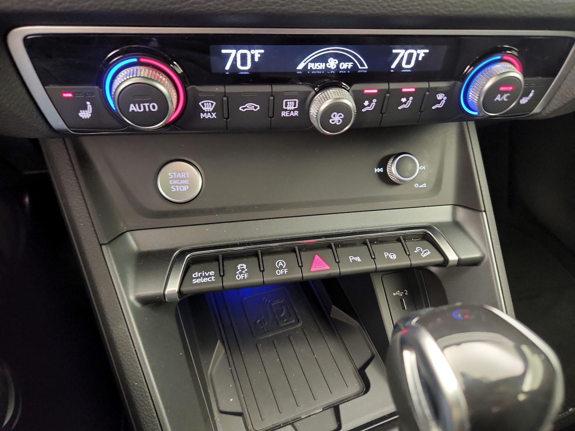 Thumbnail: 2020 Audi Q3 - 17