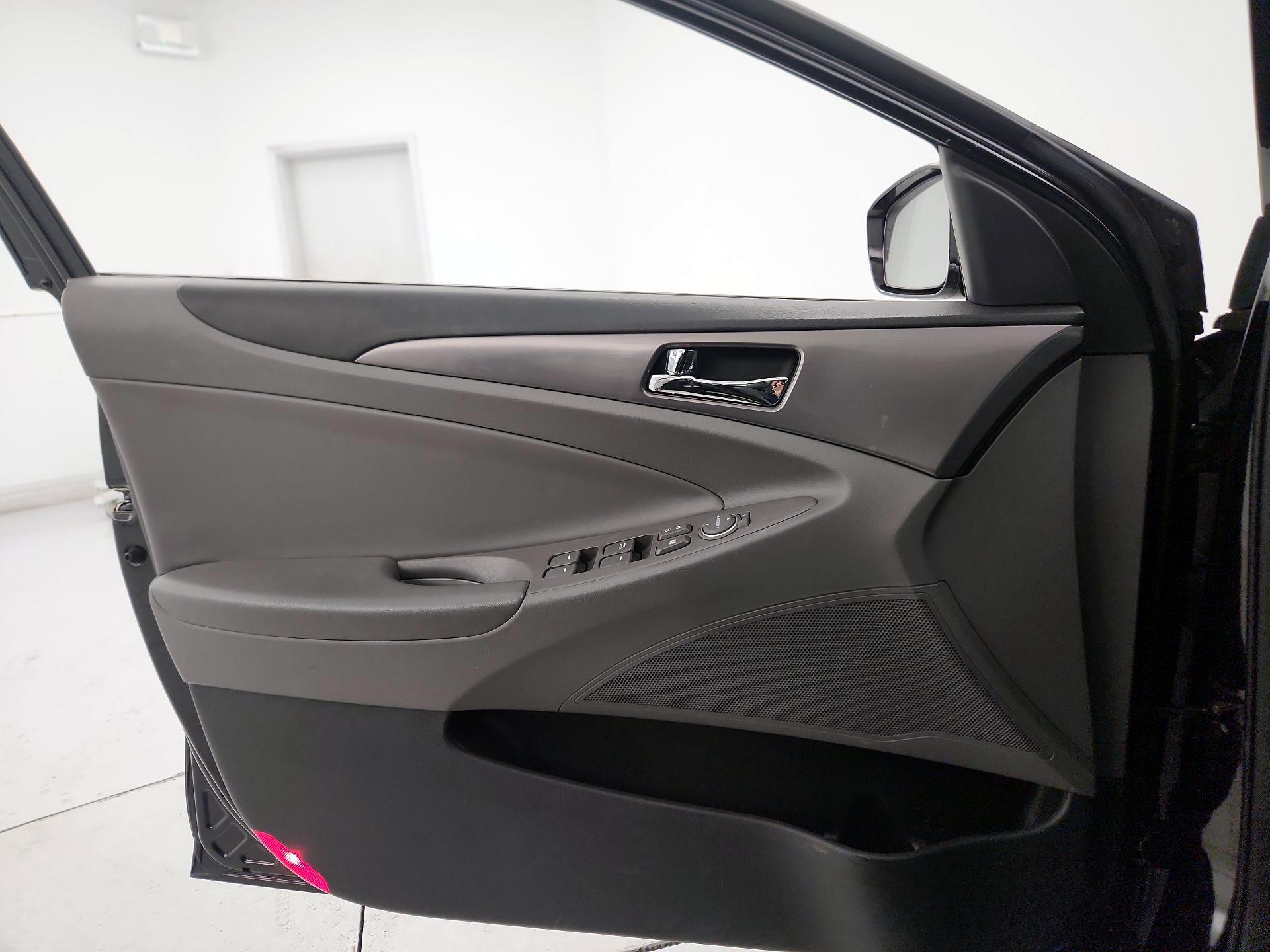 Thumbnail: 2015 Hyundai Sonata - 12