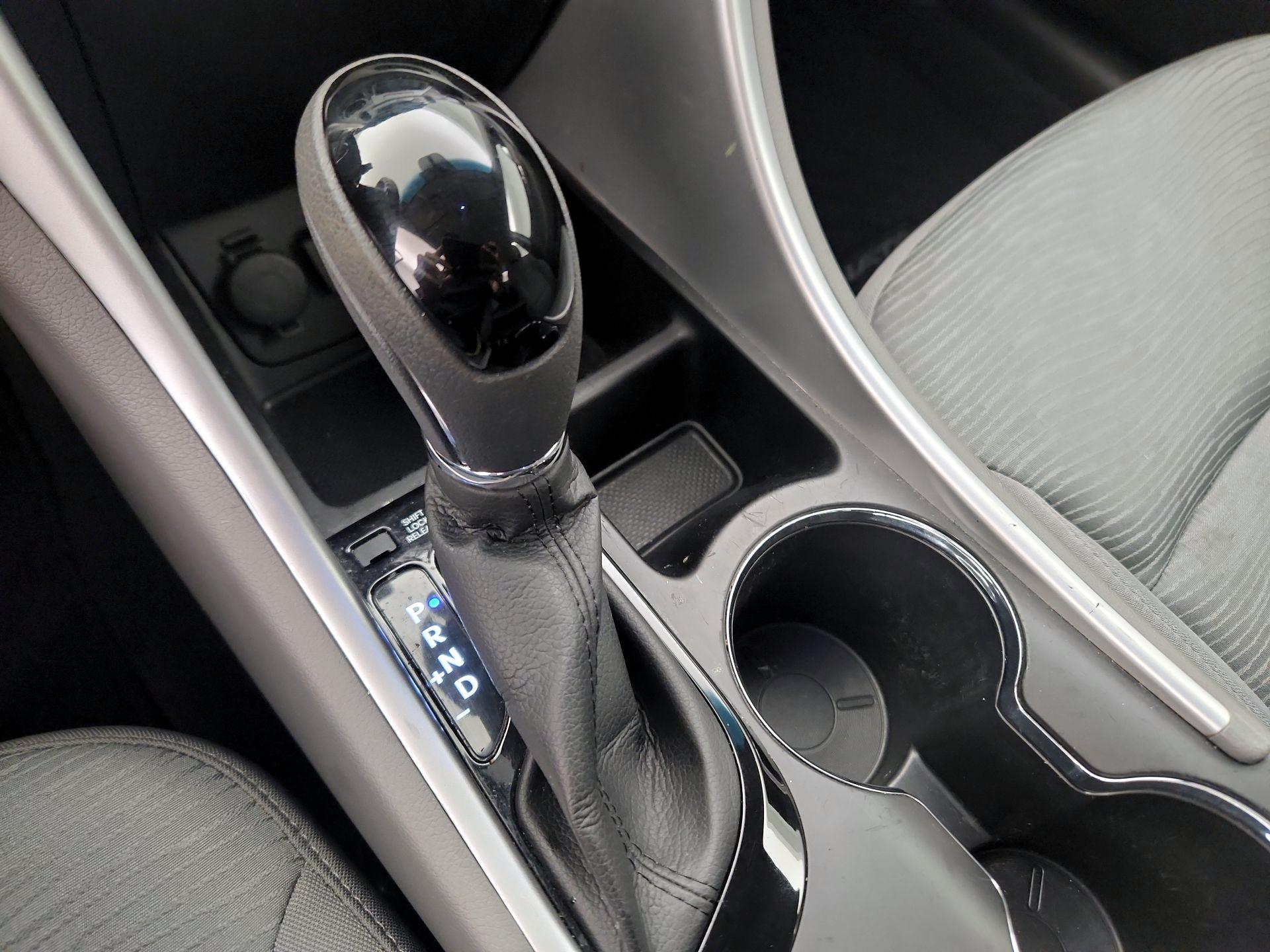 Thumbnail: 2015 Hyundai Sonata - 17