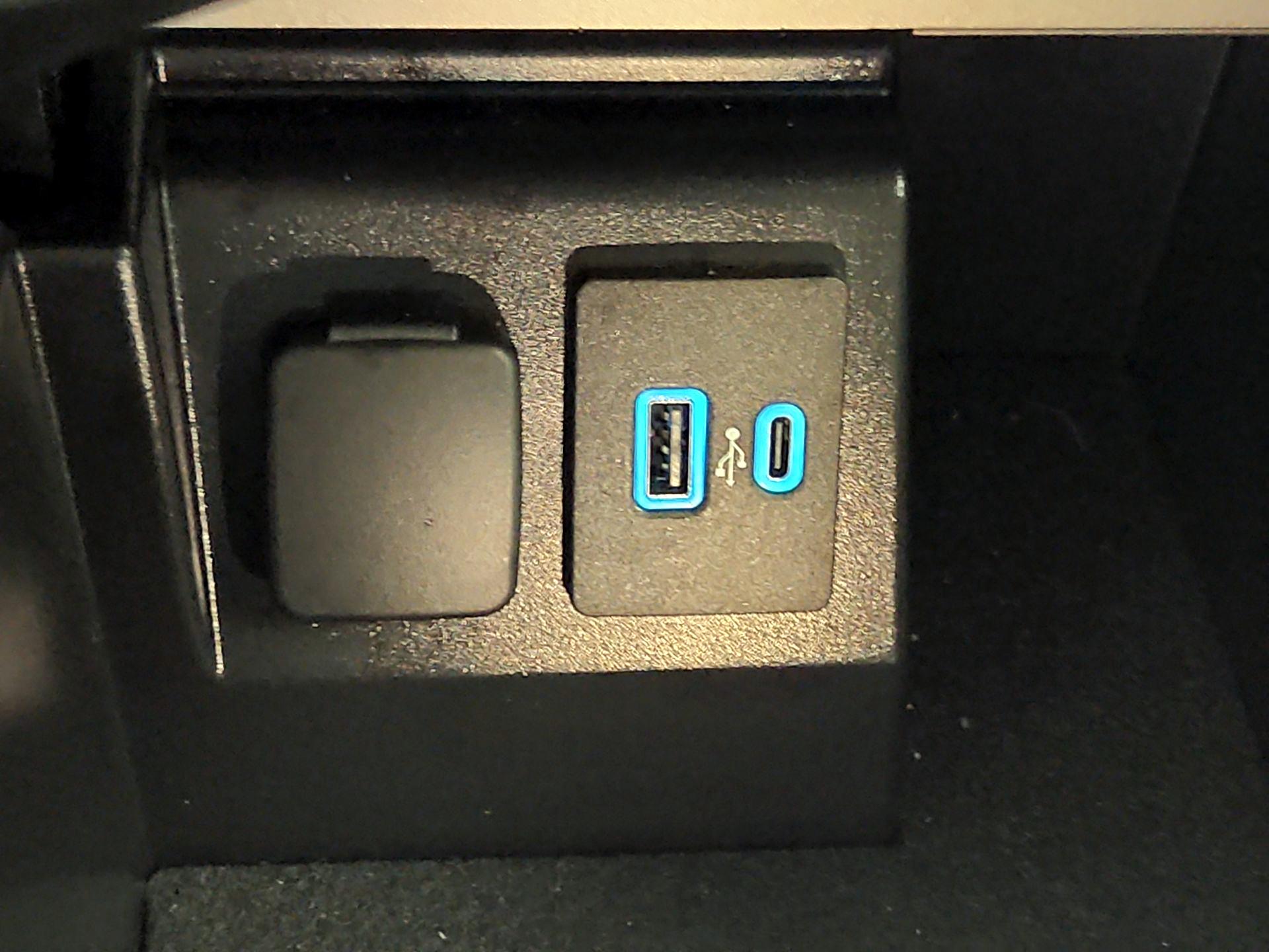 Thumbnail: 2023 Ford Explorer - 19