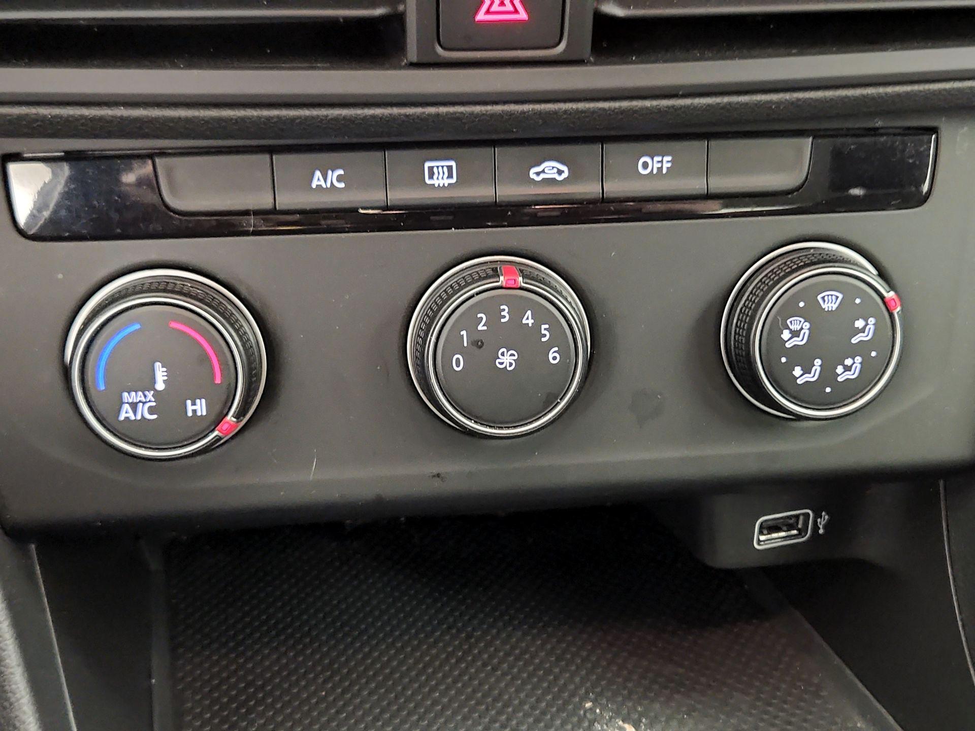 Thumbnail: 2019 Volkswagen Jetta - 16