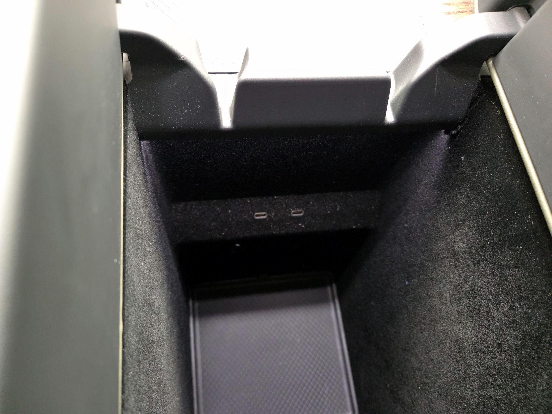 Thumbnail: 2023 Rivian R1S - 18