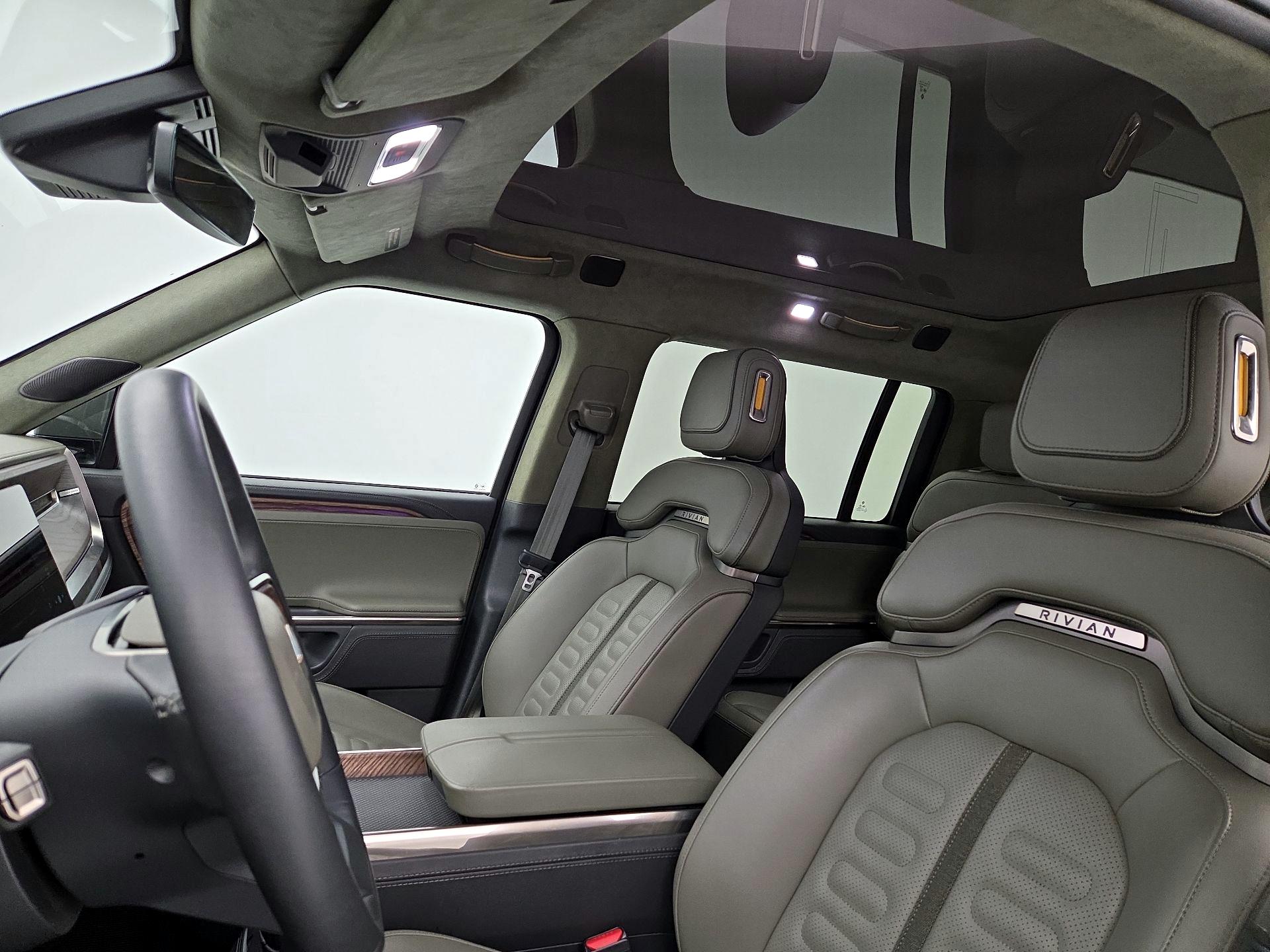 Thumbnail: 2023 Rivian R1S - 19