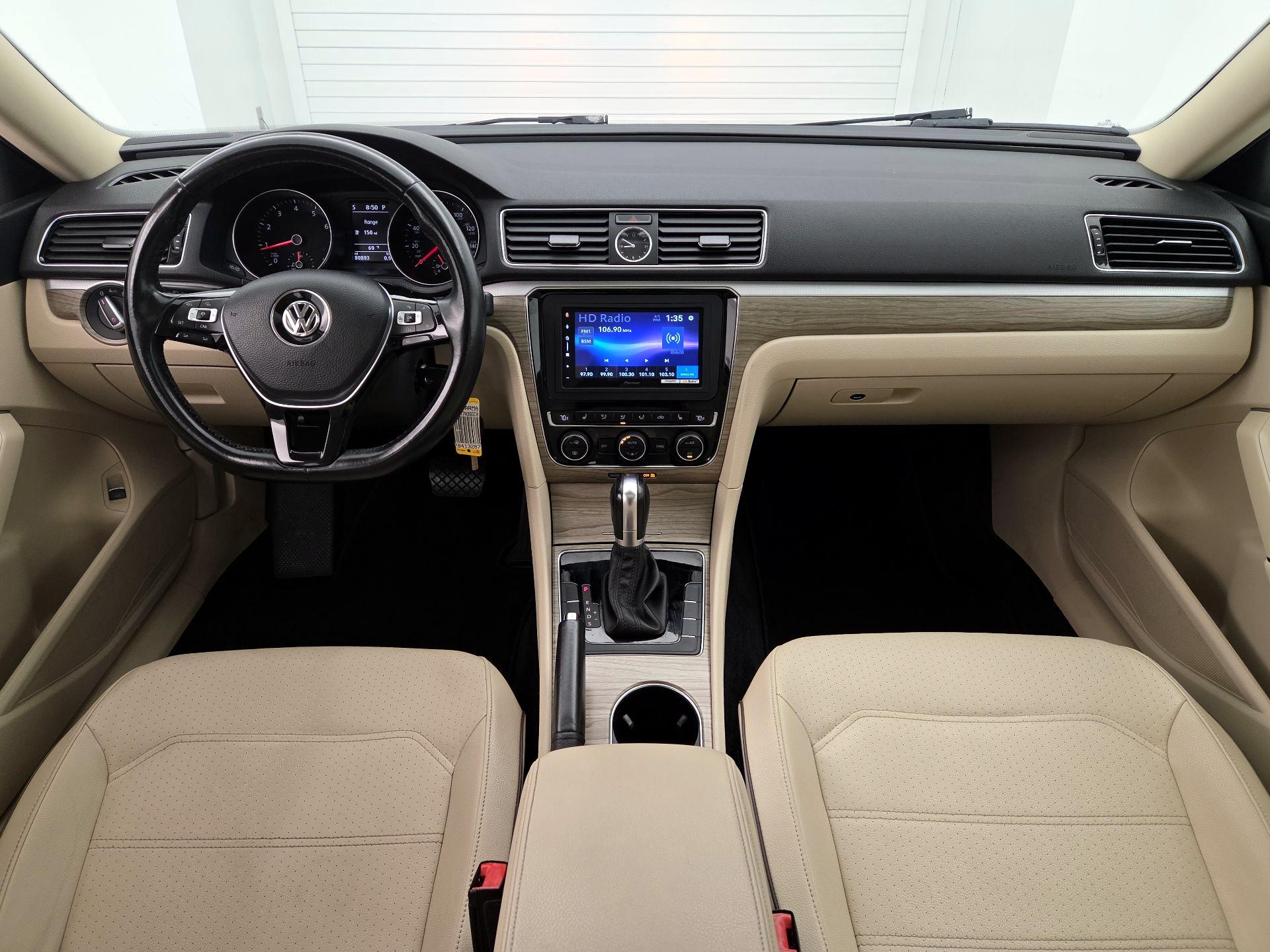 Thumbnail: 2016 Volkswagen Passat - 9