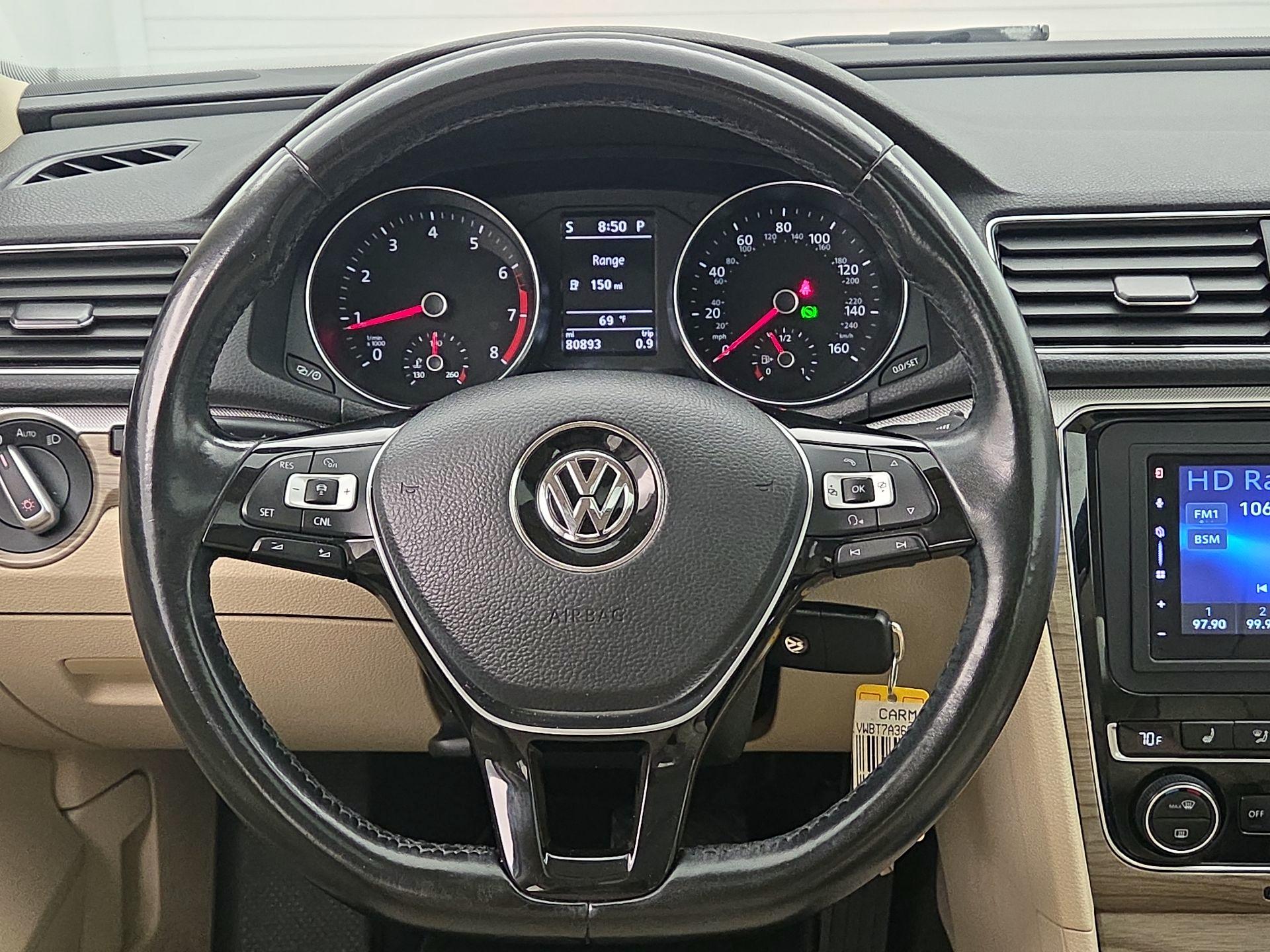 Thumbnail: 2016 Volkswagen Passat - 10