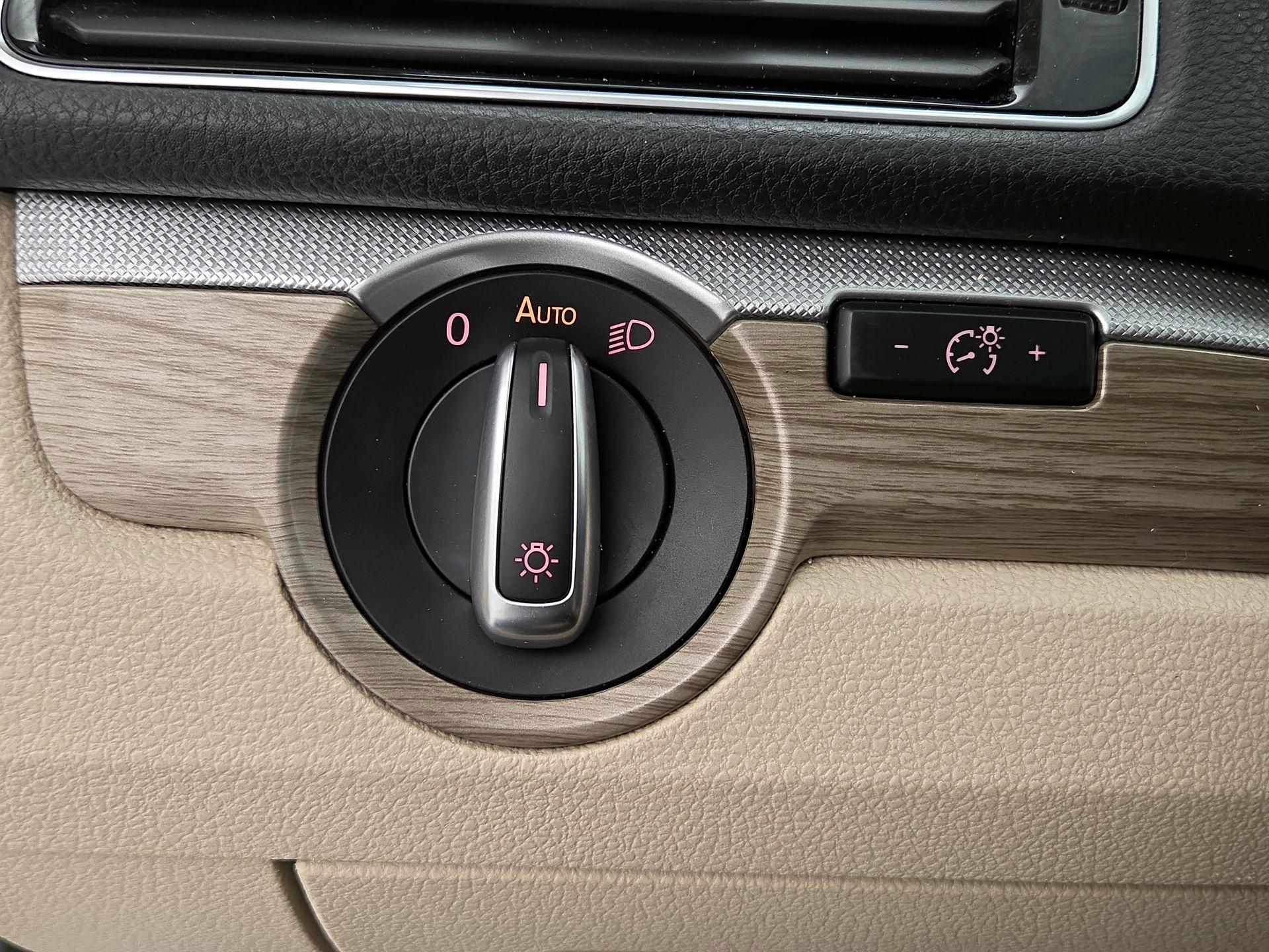 Thumbnail: 2016 Volkswagen Passat - 13