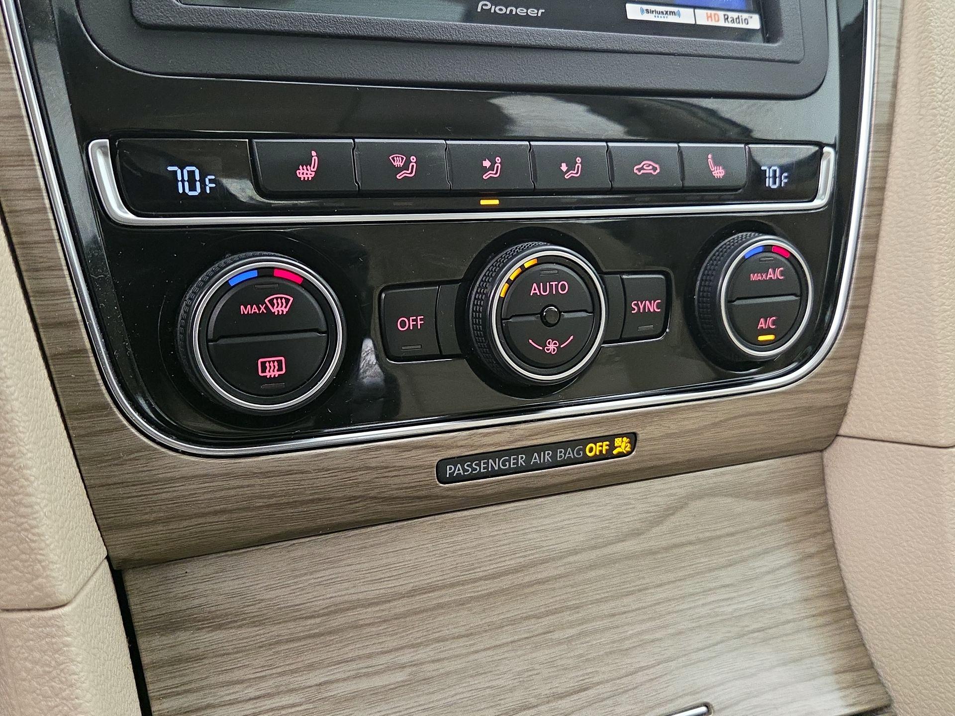 Thumbnail: 2016 Volkswagen Passat - 16