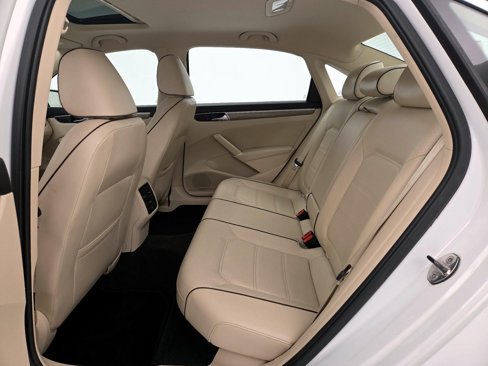Thumbnail: 2016 Volkswagen Passat - 20