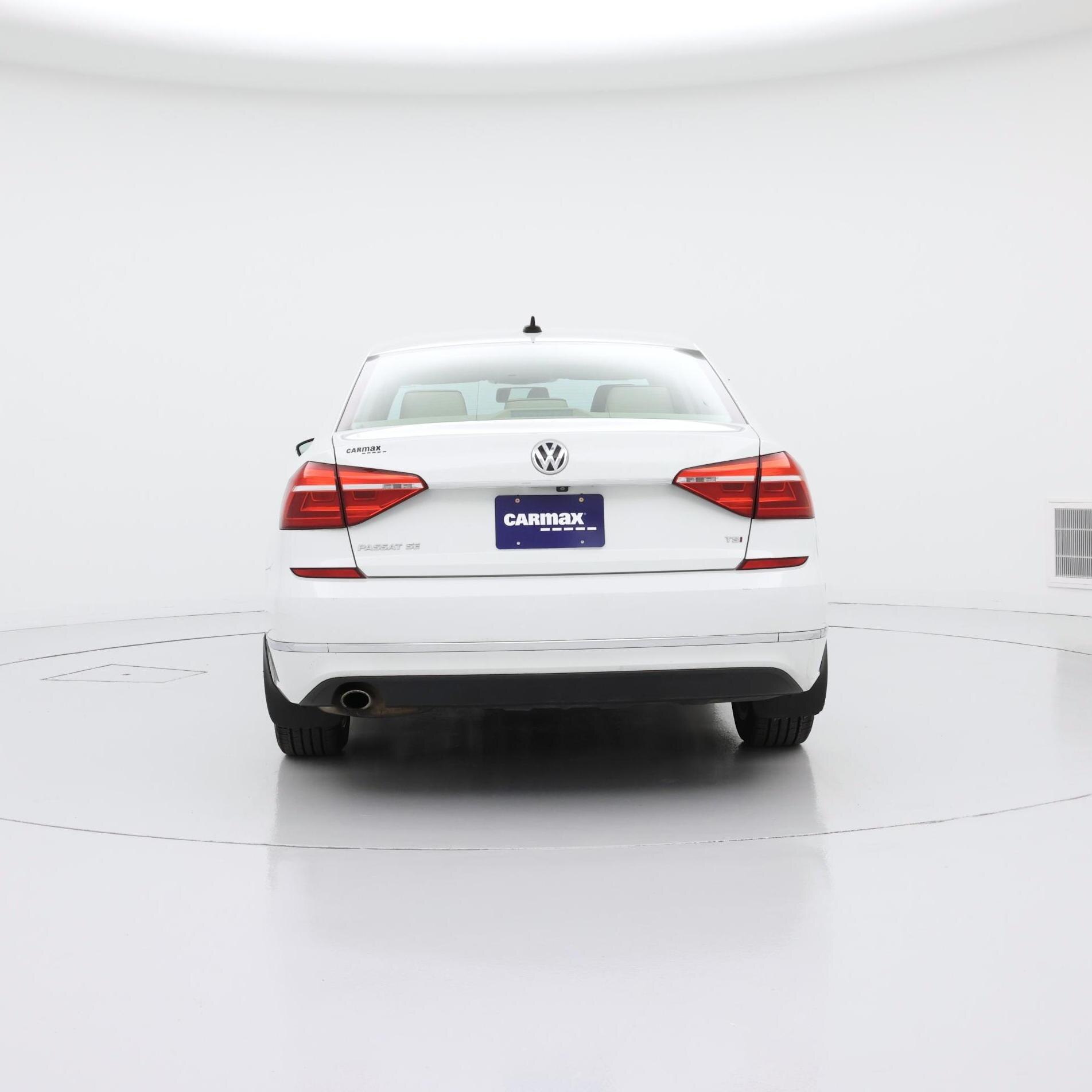 Thumbnail: 2016 Volkswagen Passat - 6