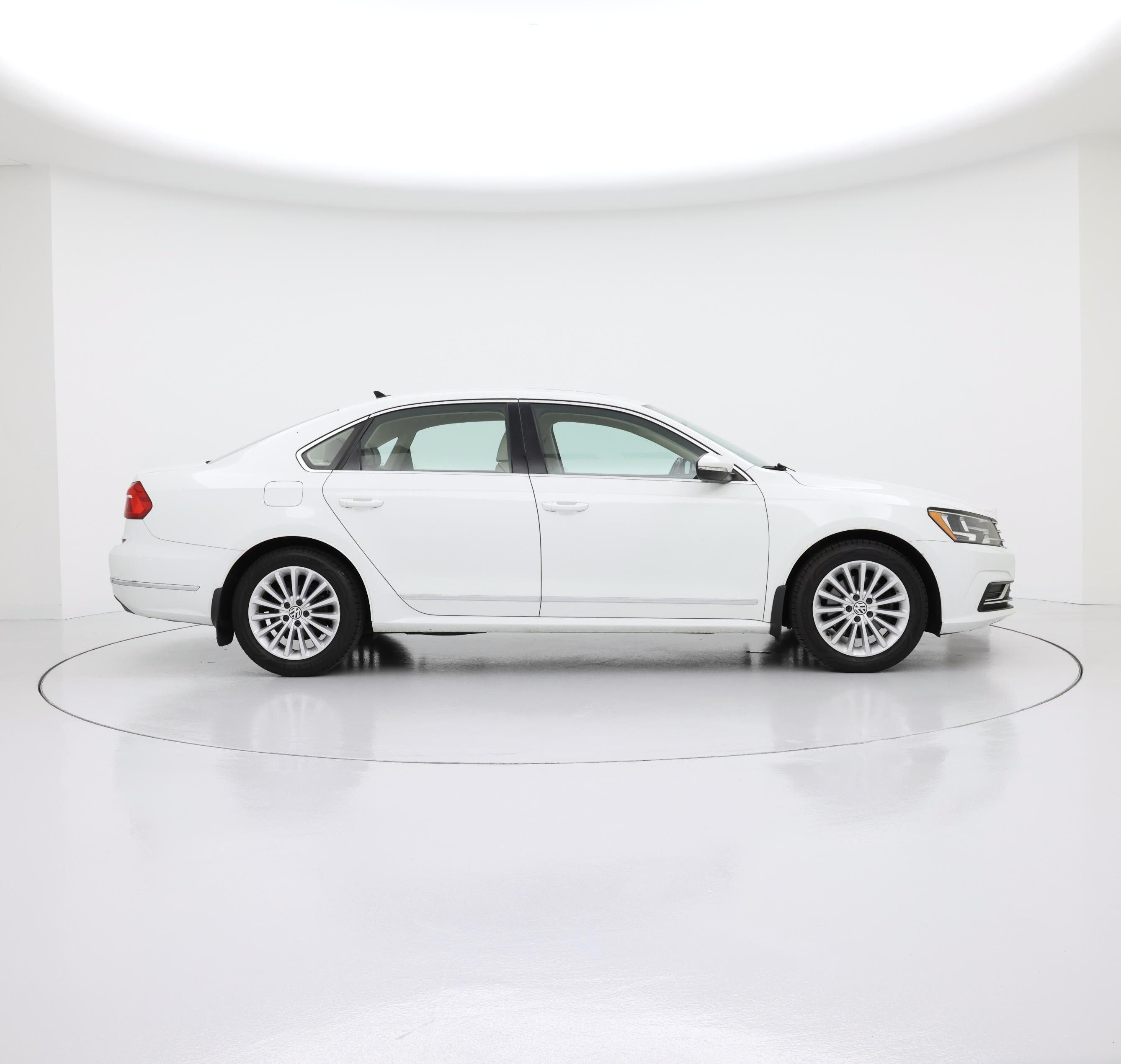 Thumbnail: 2016 Volkswagen Passat - 7