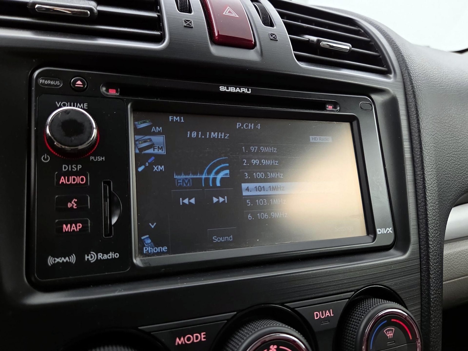 2015 Subaru Forester i Touring - Photo 17