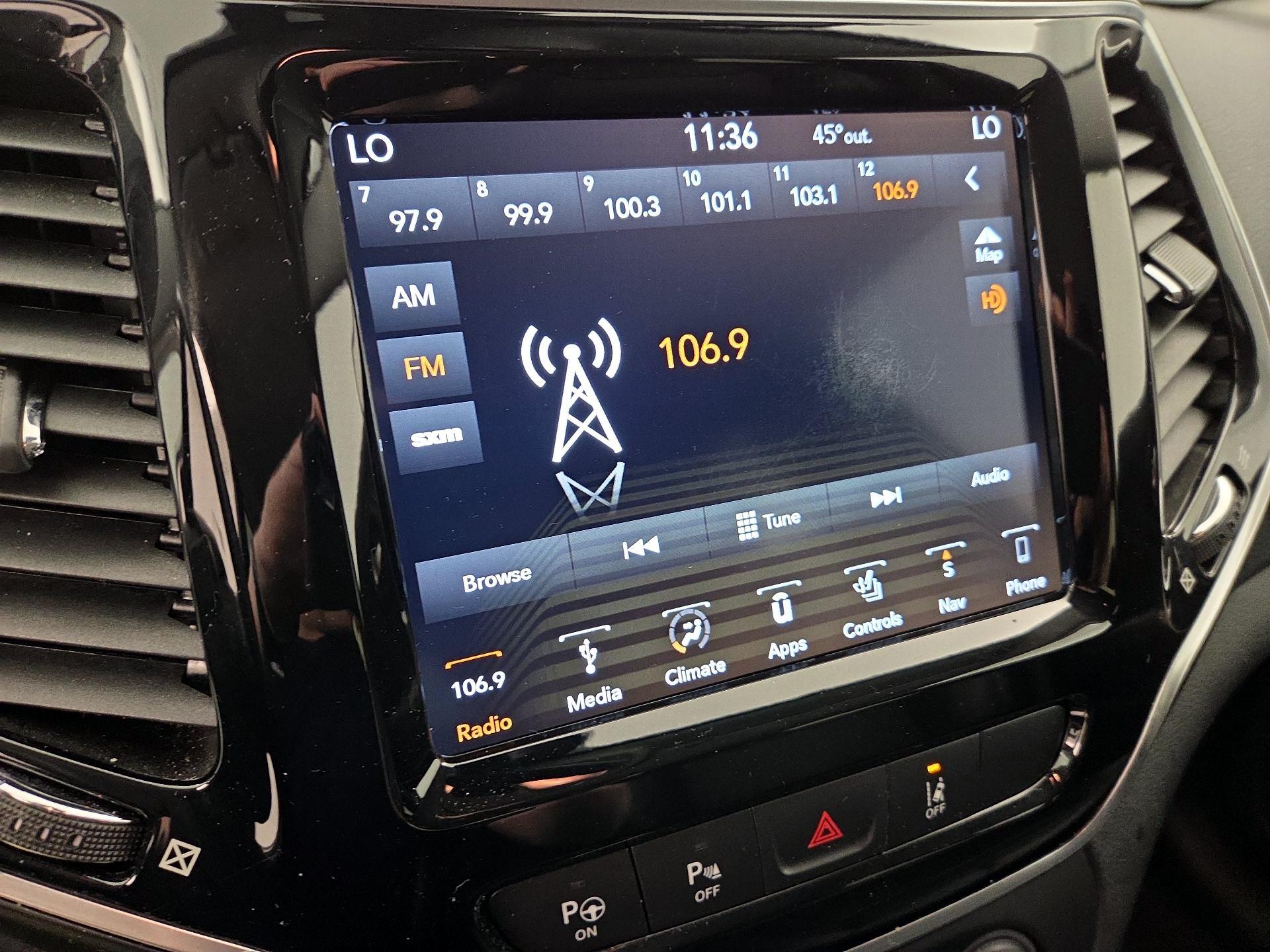 Thumbnail: 2019 Jeep Cherokee - 16