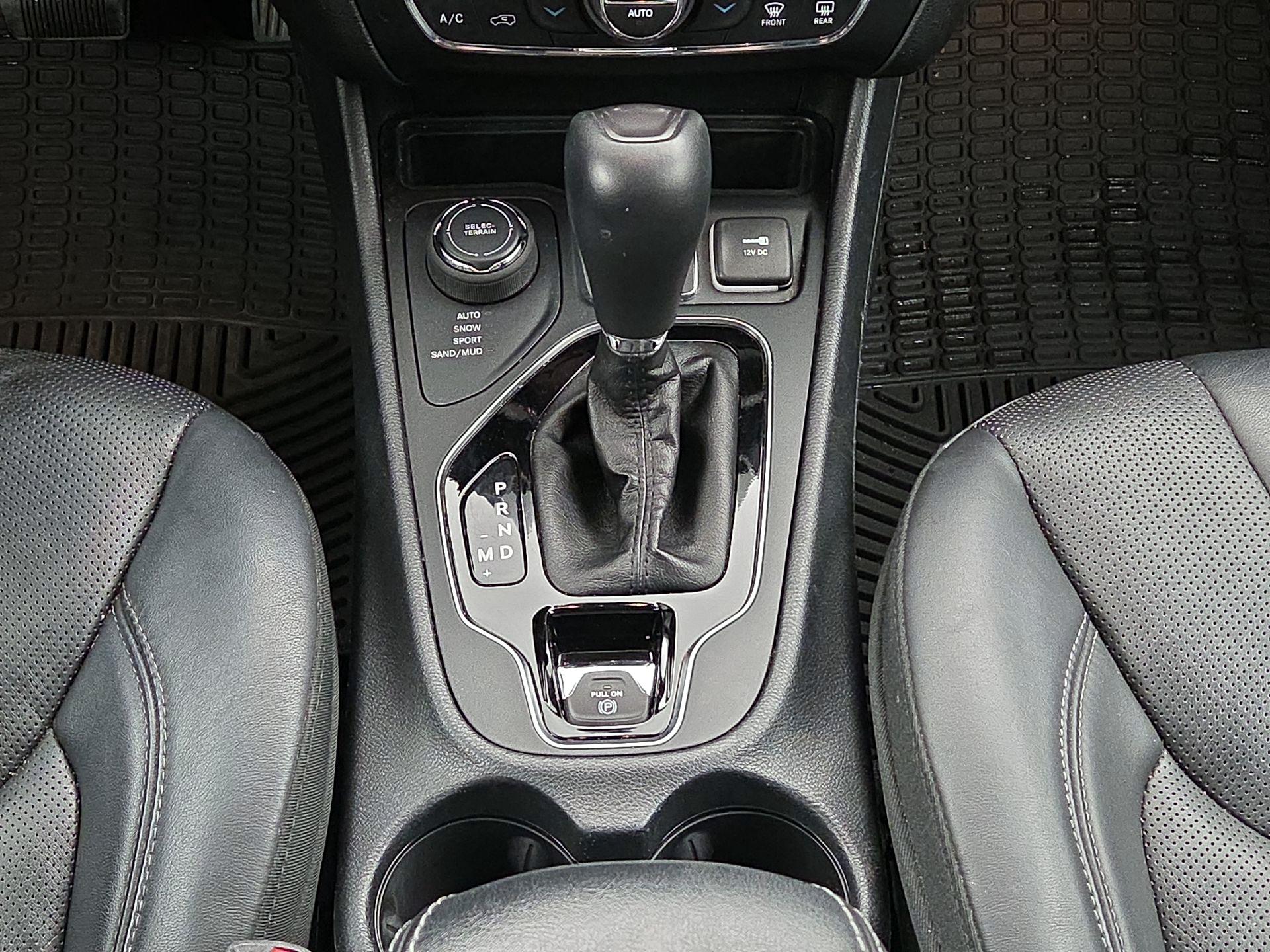 Thumbnail: 2019 Jeep Cherokee - 18