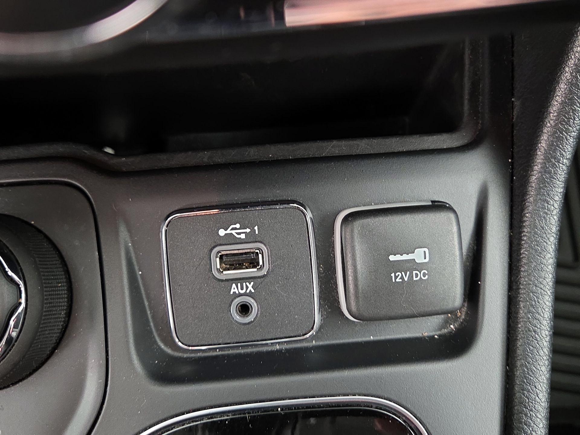 Thumbnail: 2019 Jeep Cherokee - 19