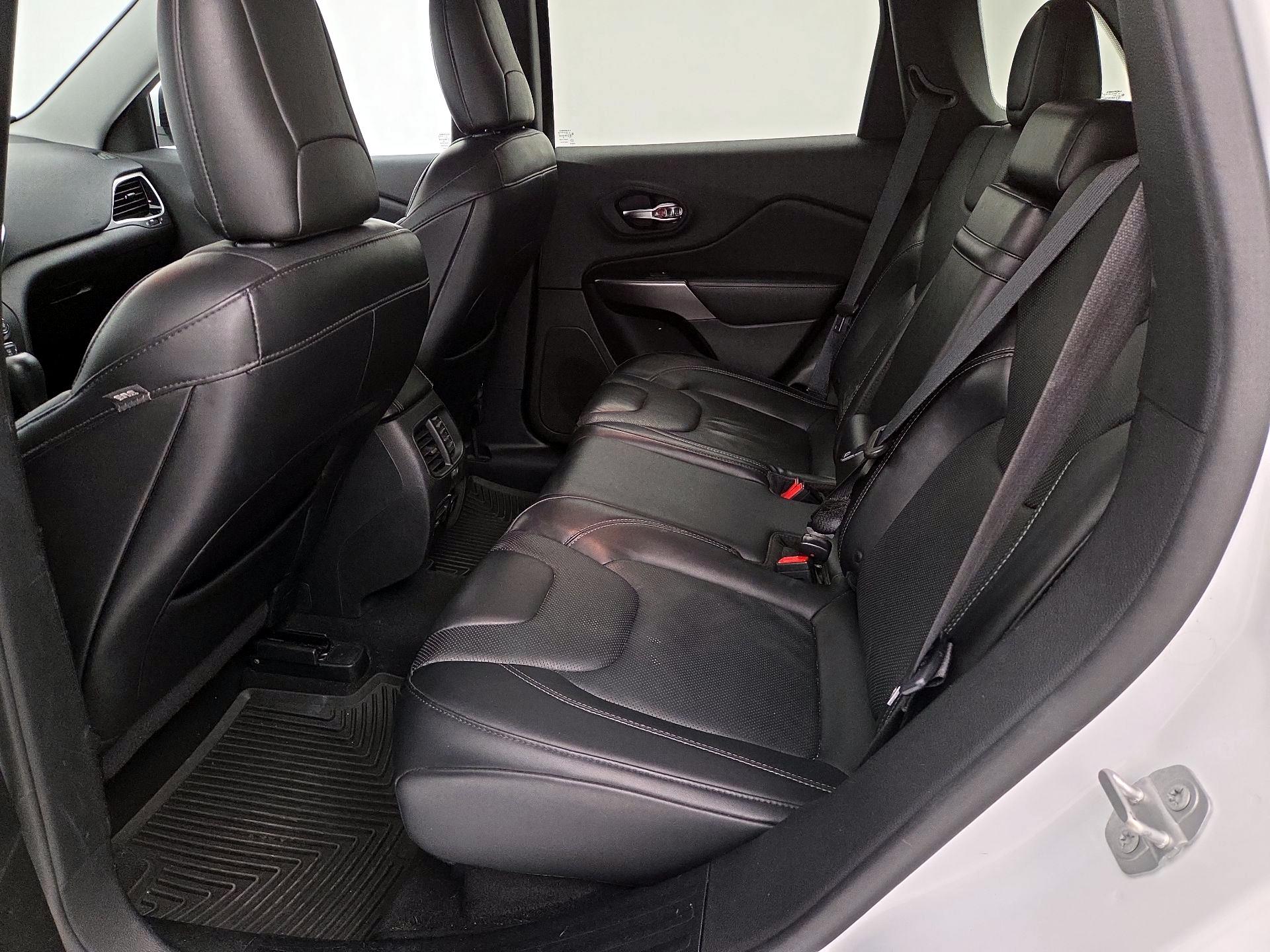 Thumbnail: 2019 Jeep Cherokee - 20