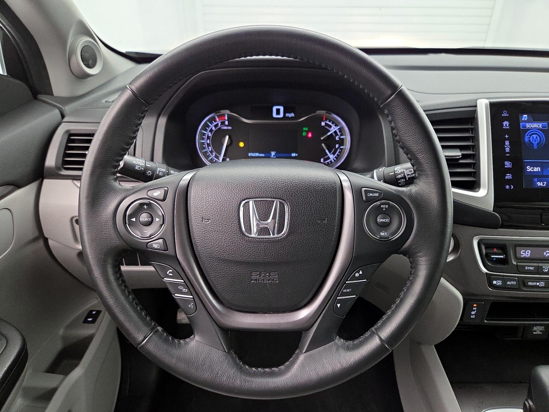 Thumbnail: 2017 Honda Pilot - 10