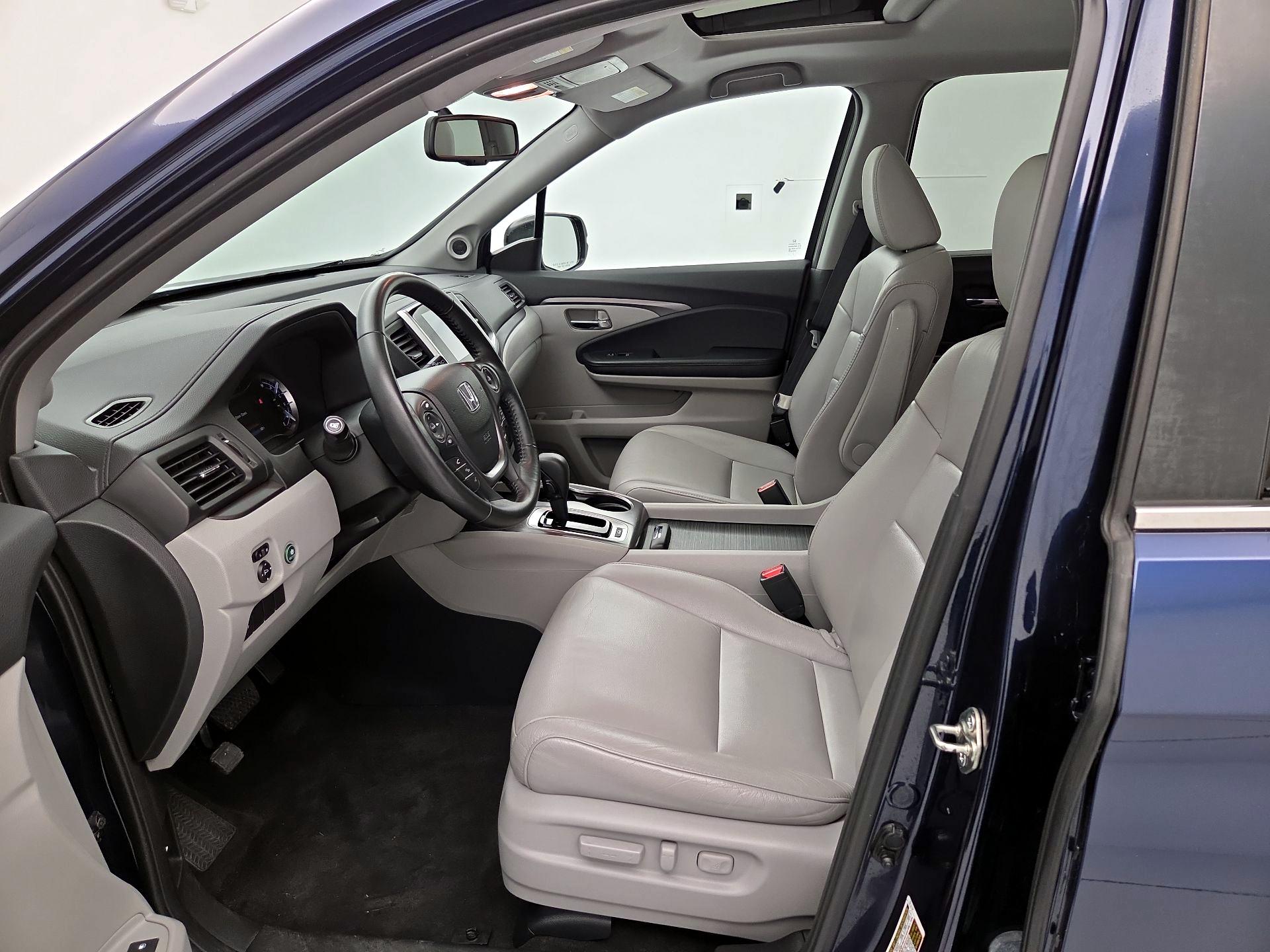 Thumbnail: 2017 Honda Pilot - 11