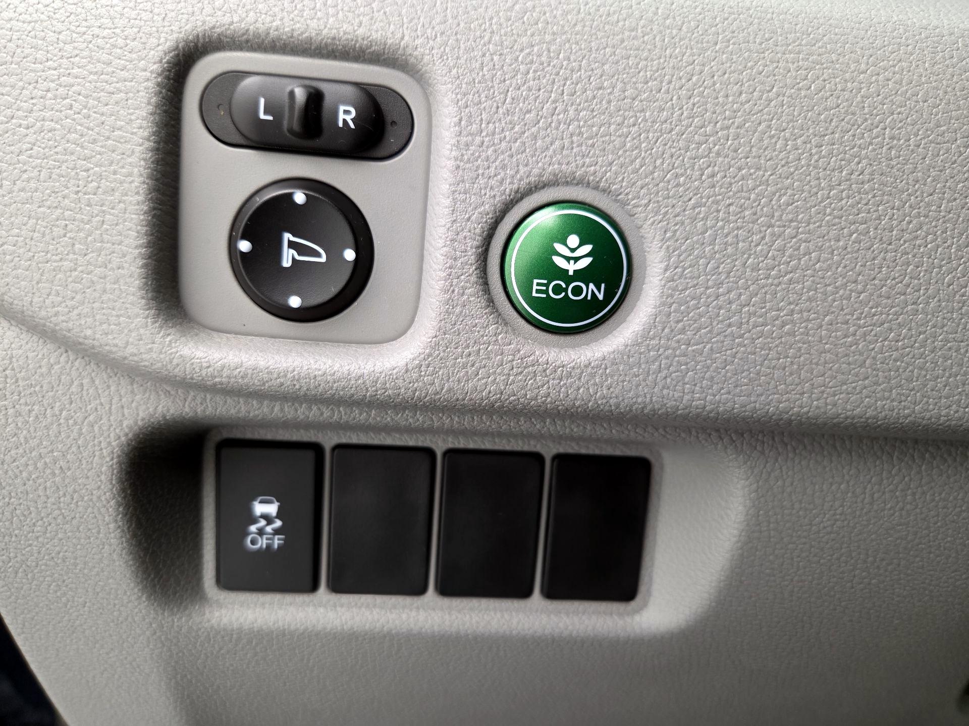 Thumbnail: 2017 Honda Pilot - 13