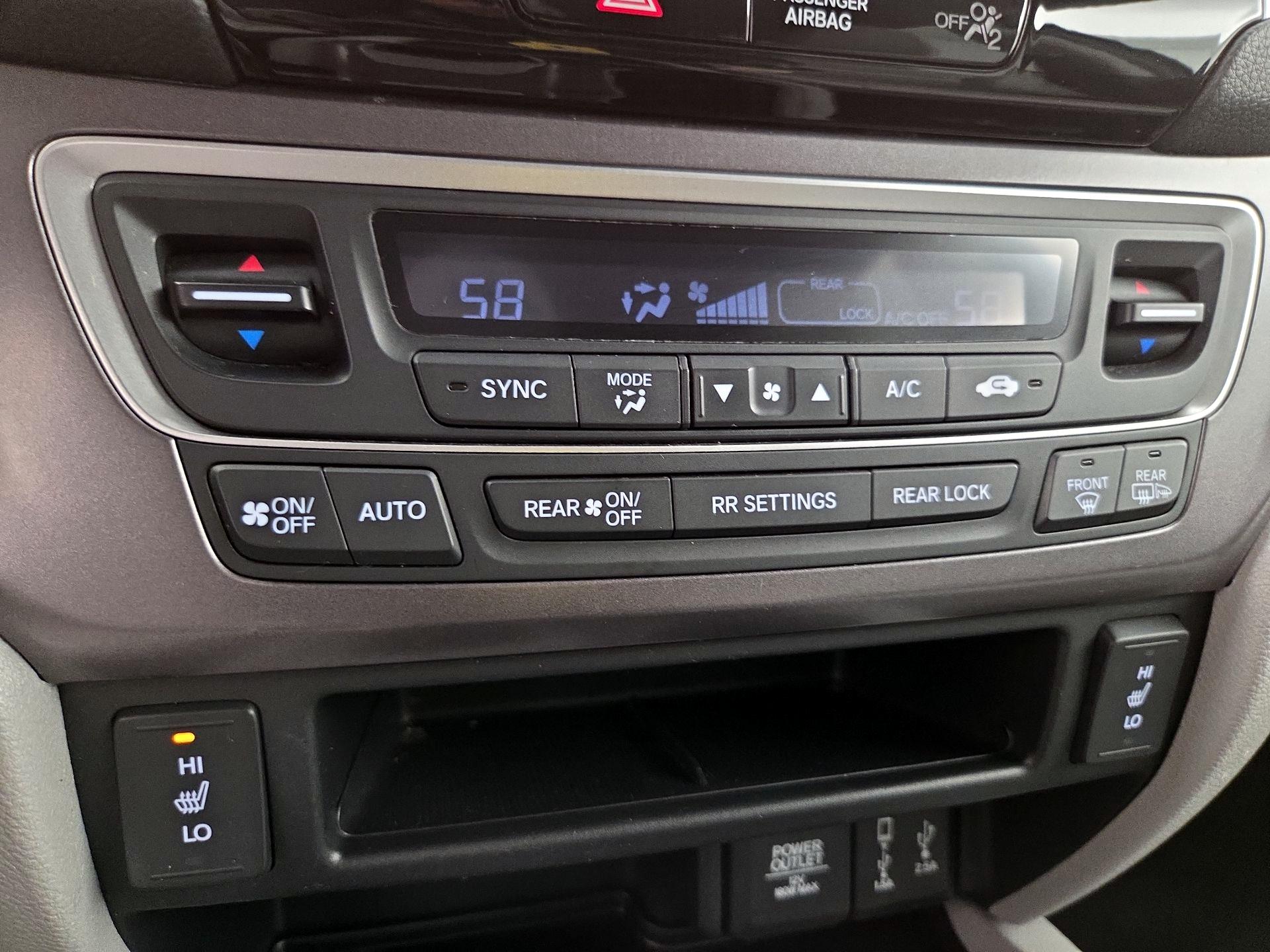 Thumbnail: 2017 Honda Pilot - 16