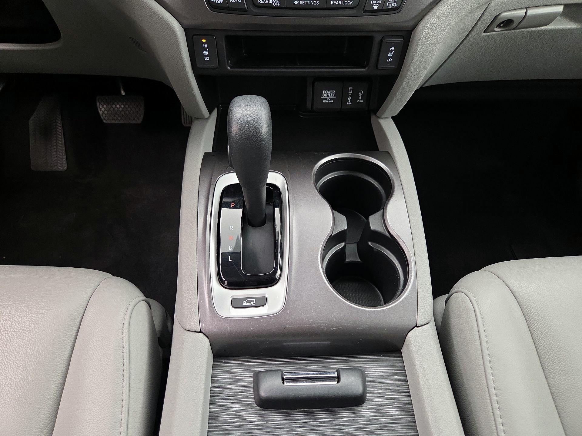 Thumbnail: 2017 Honda Pilot - 17