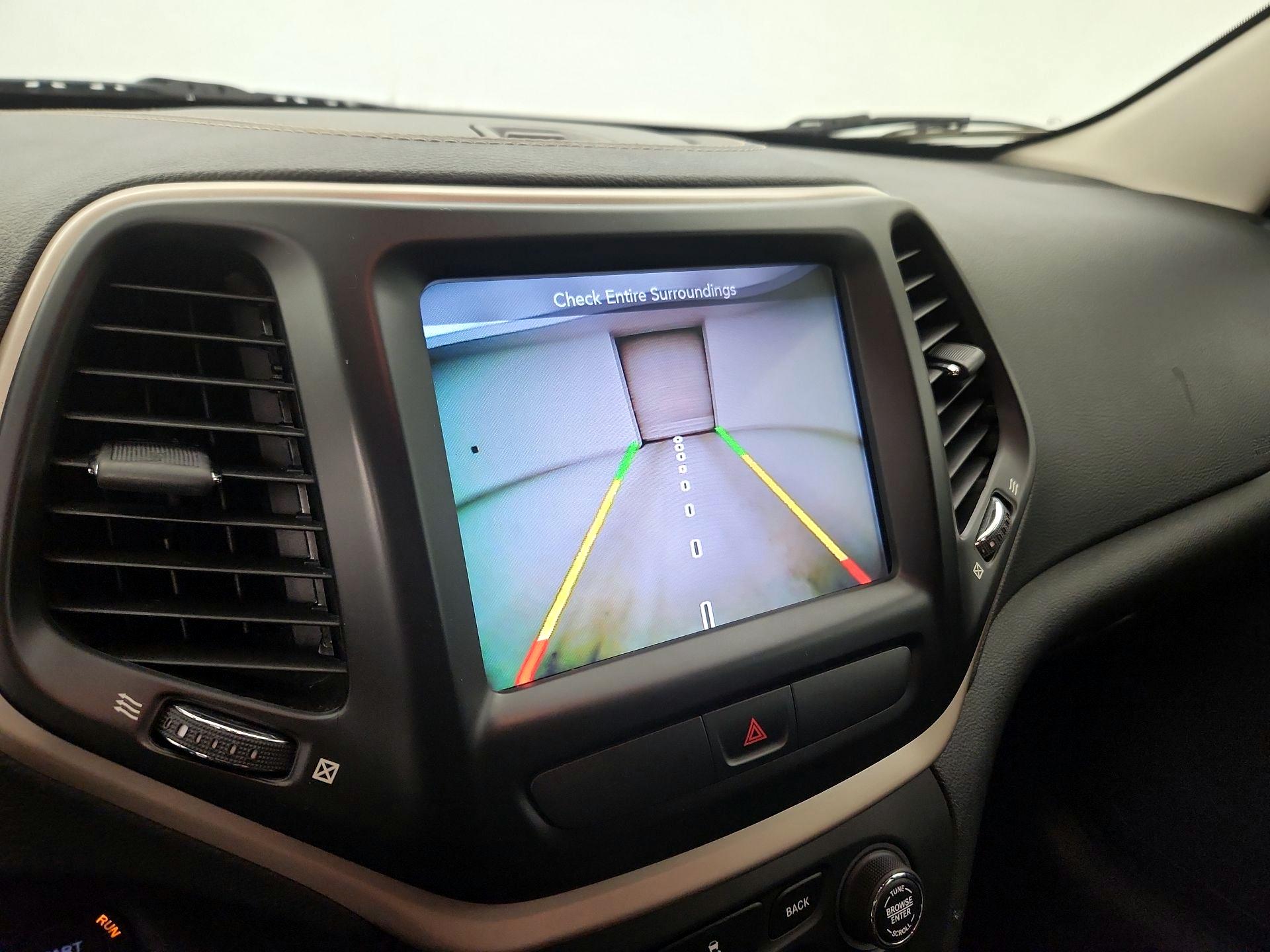 Thumbnail: 2016 Jeep Cherokee - 14