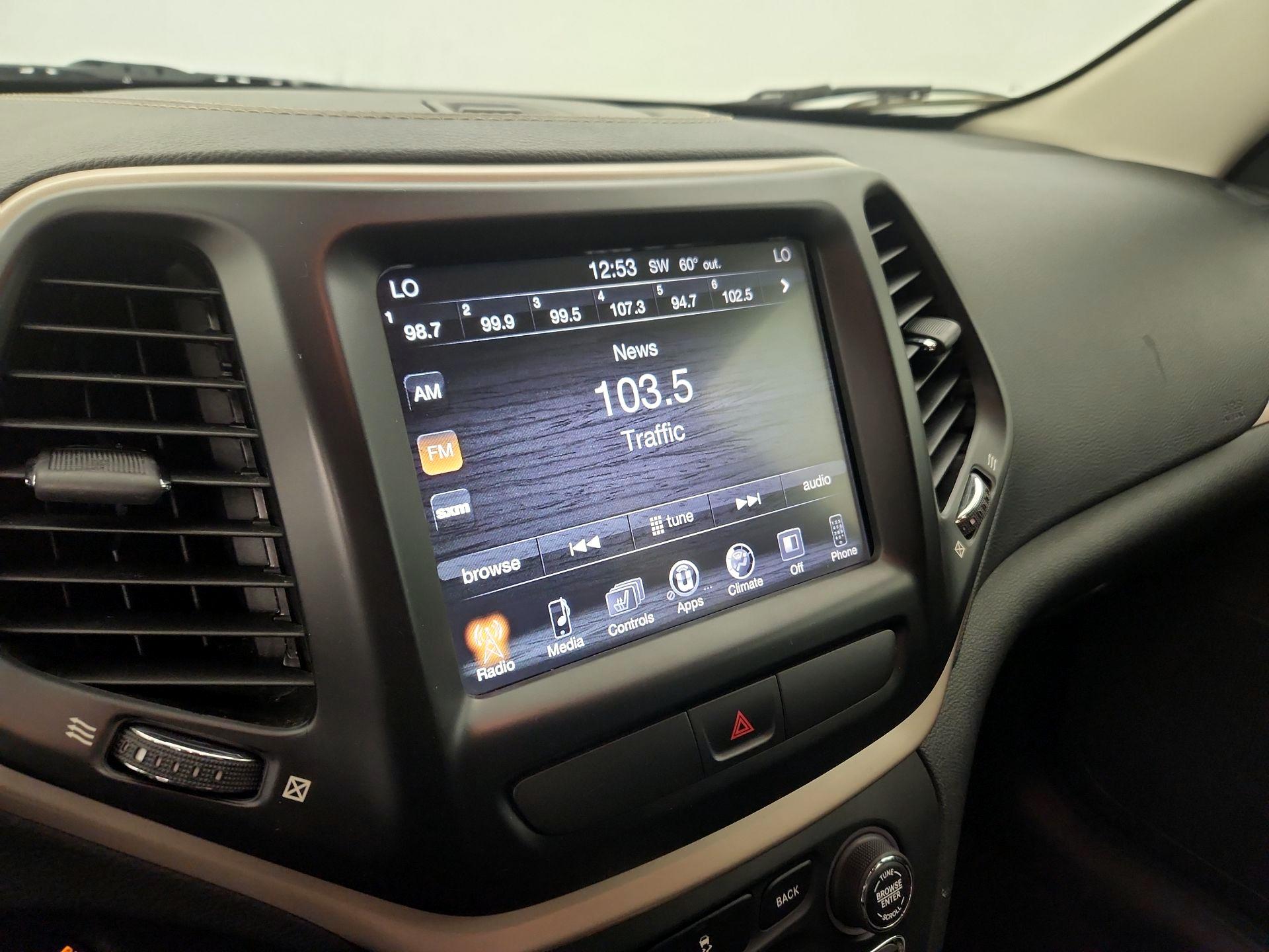 Thumbnail: 2016 Jeep Cherokee - 15