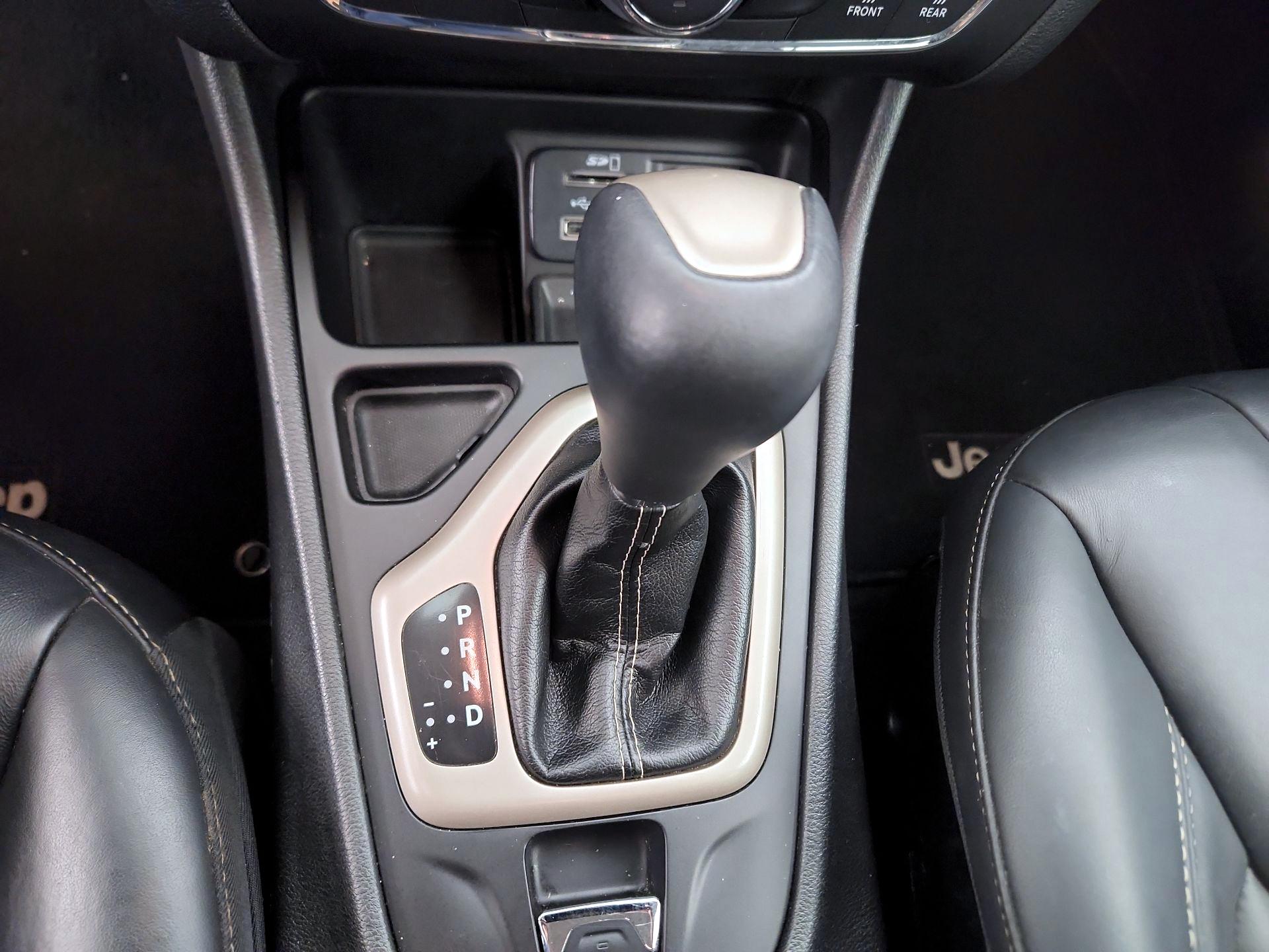 Thumbnail: 2016 Jeep Cherokee - 17