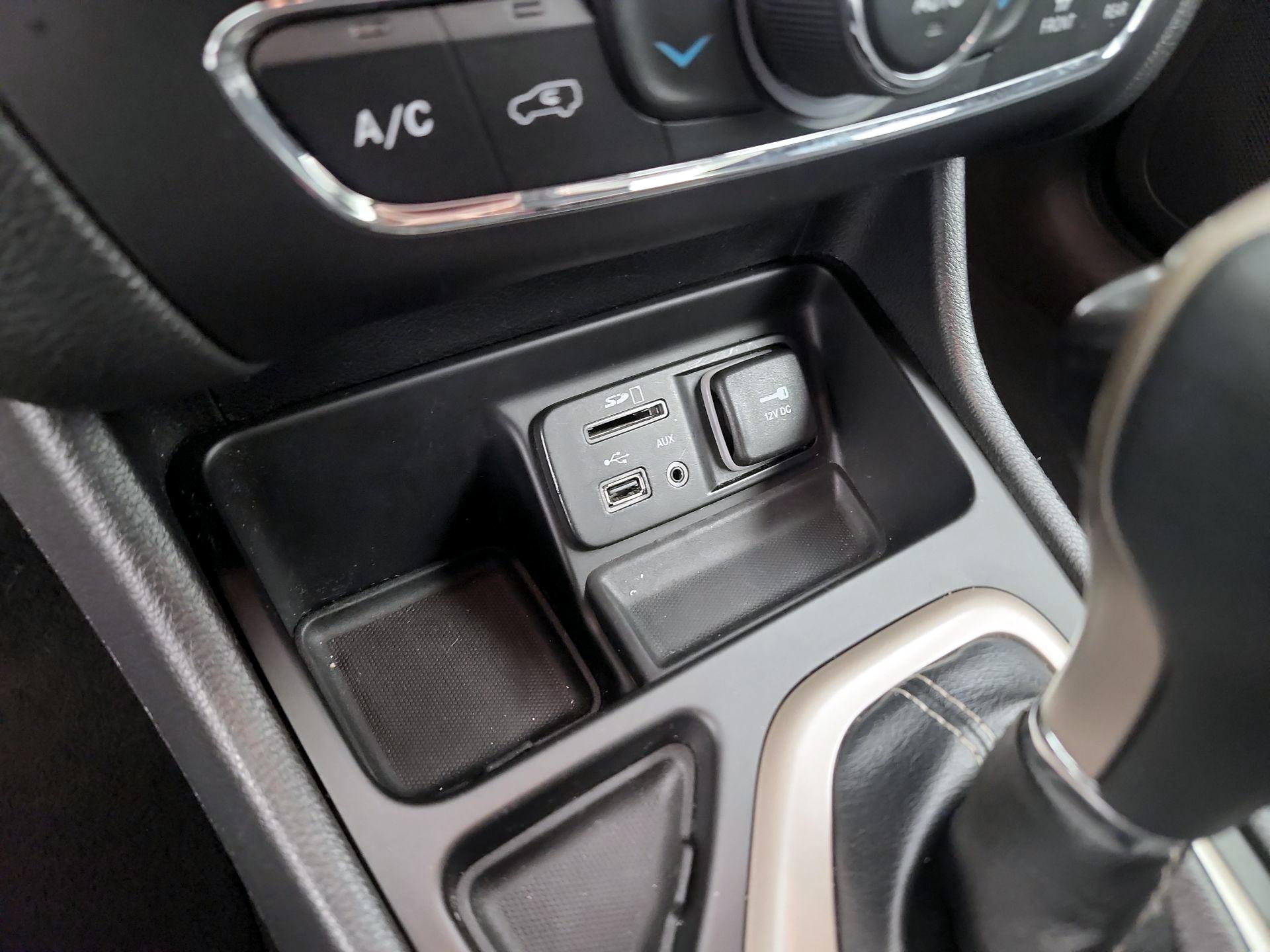 Thumbnail: 2016 Jeep Cherokee - 18