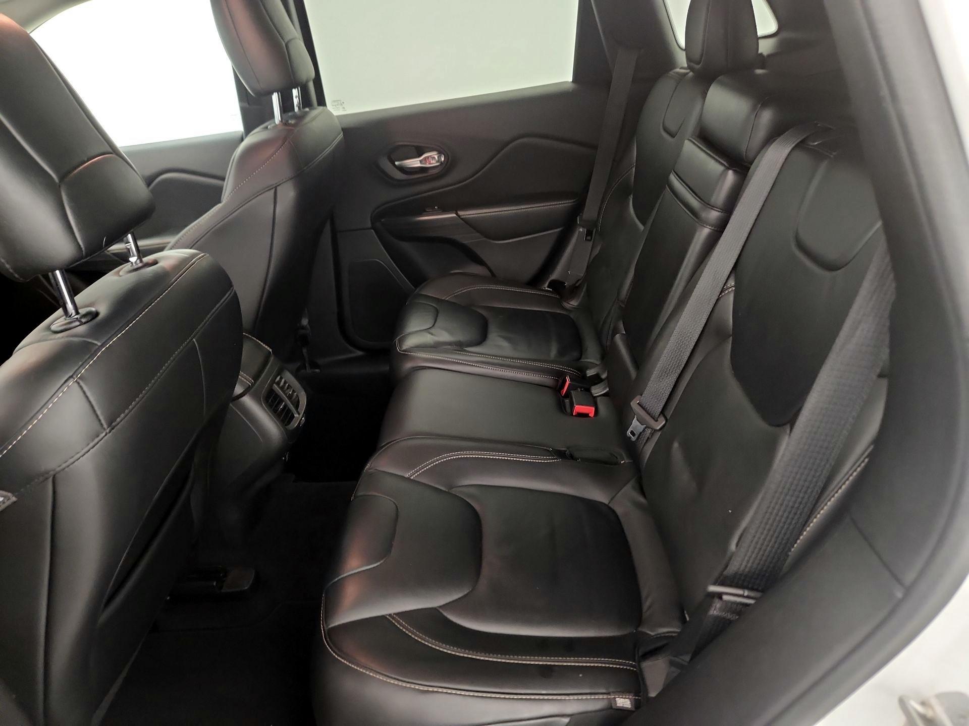 Thumbnail: 2016 Jeep Cherokee - 19