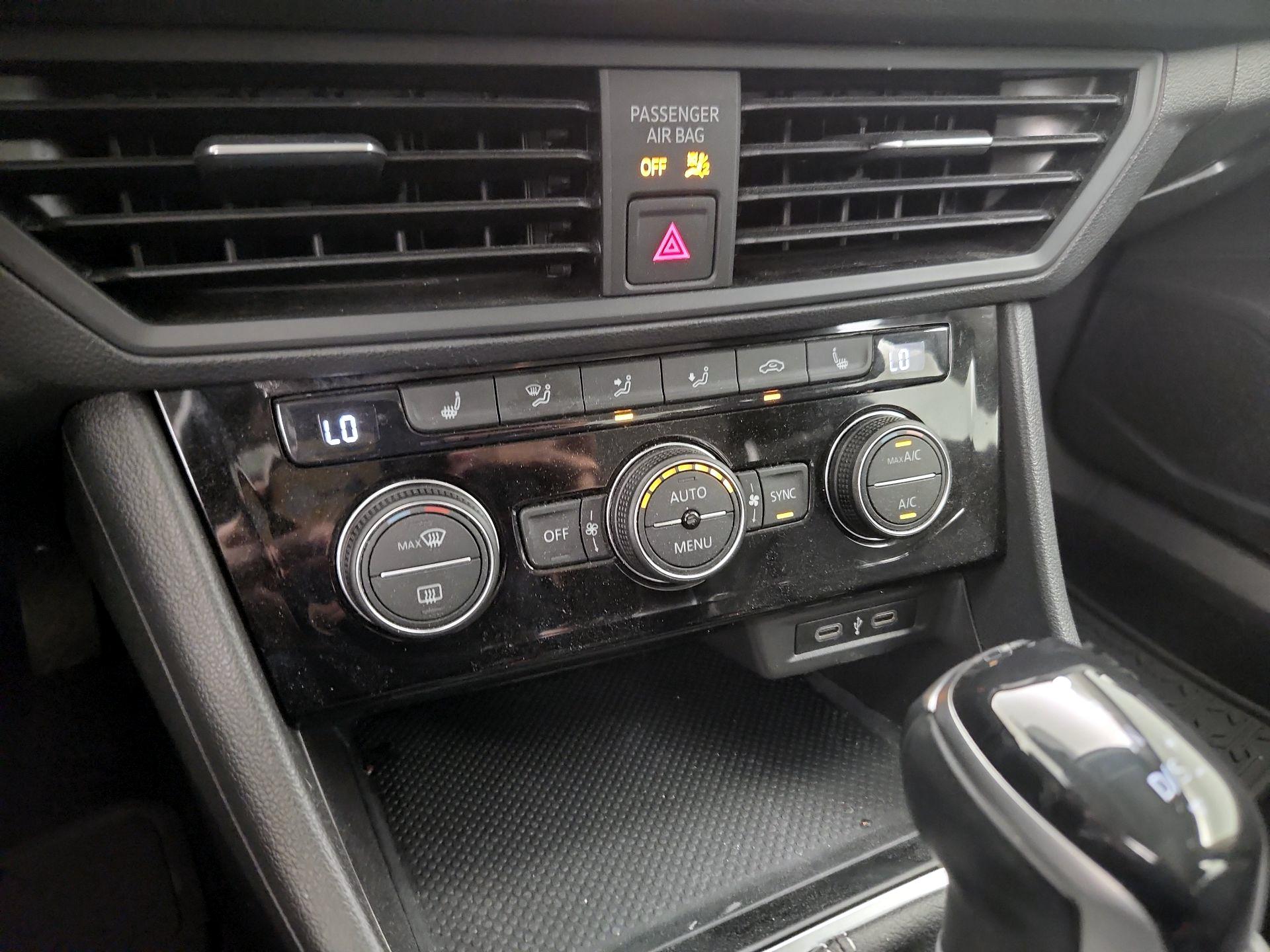 Thumbnail: 2023 Volkswagen Jetta - 16