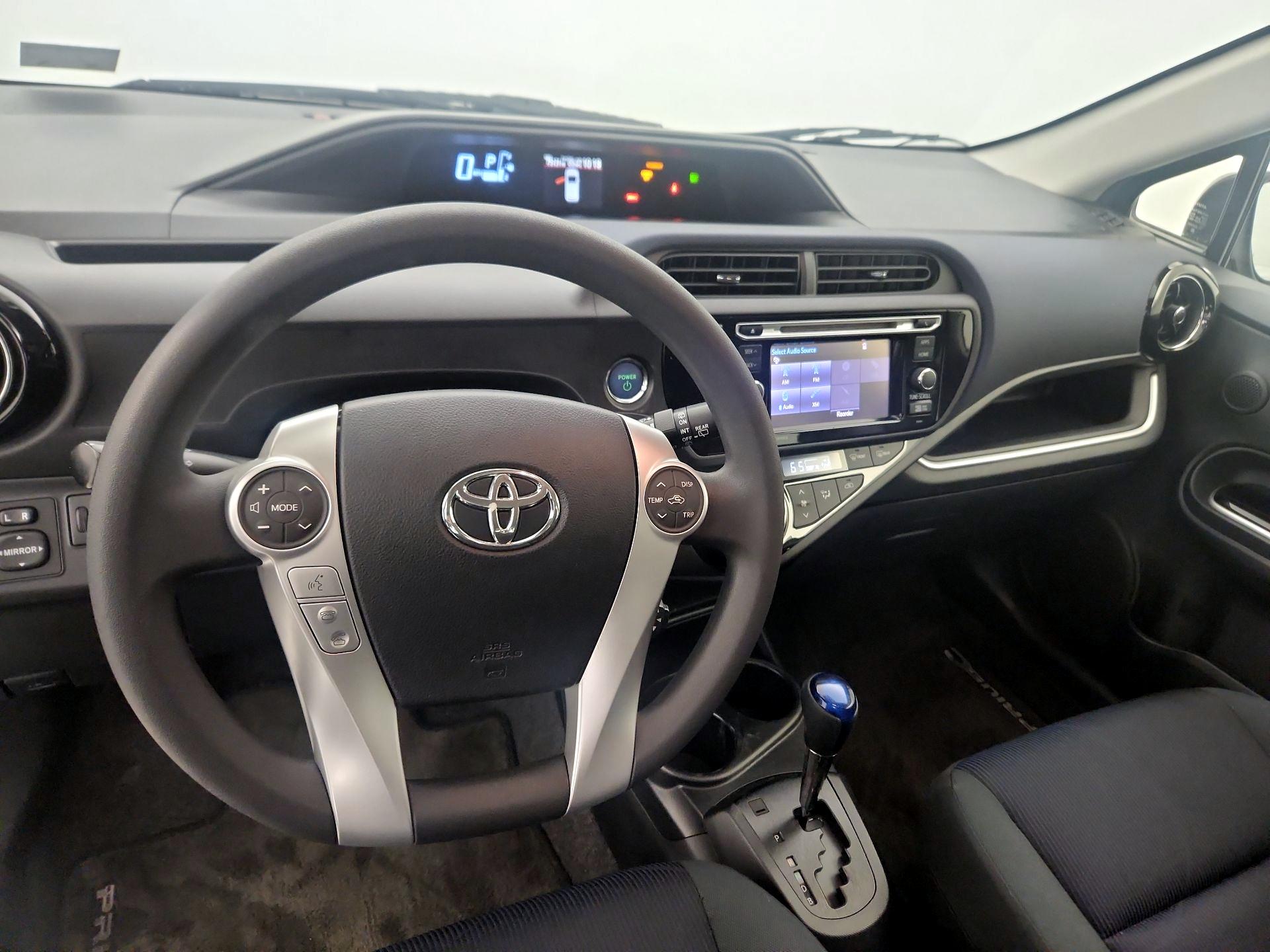 Thumbnail: 2015 Toyota Prius c - 9