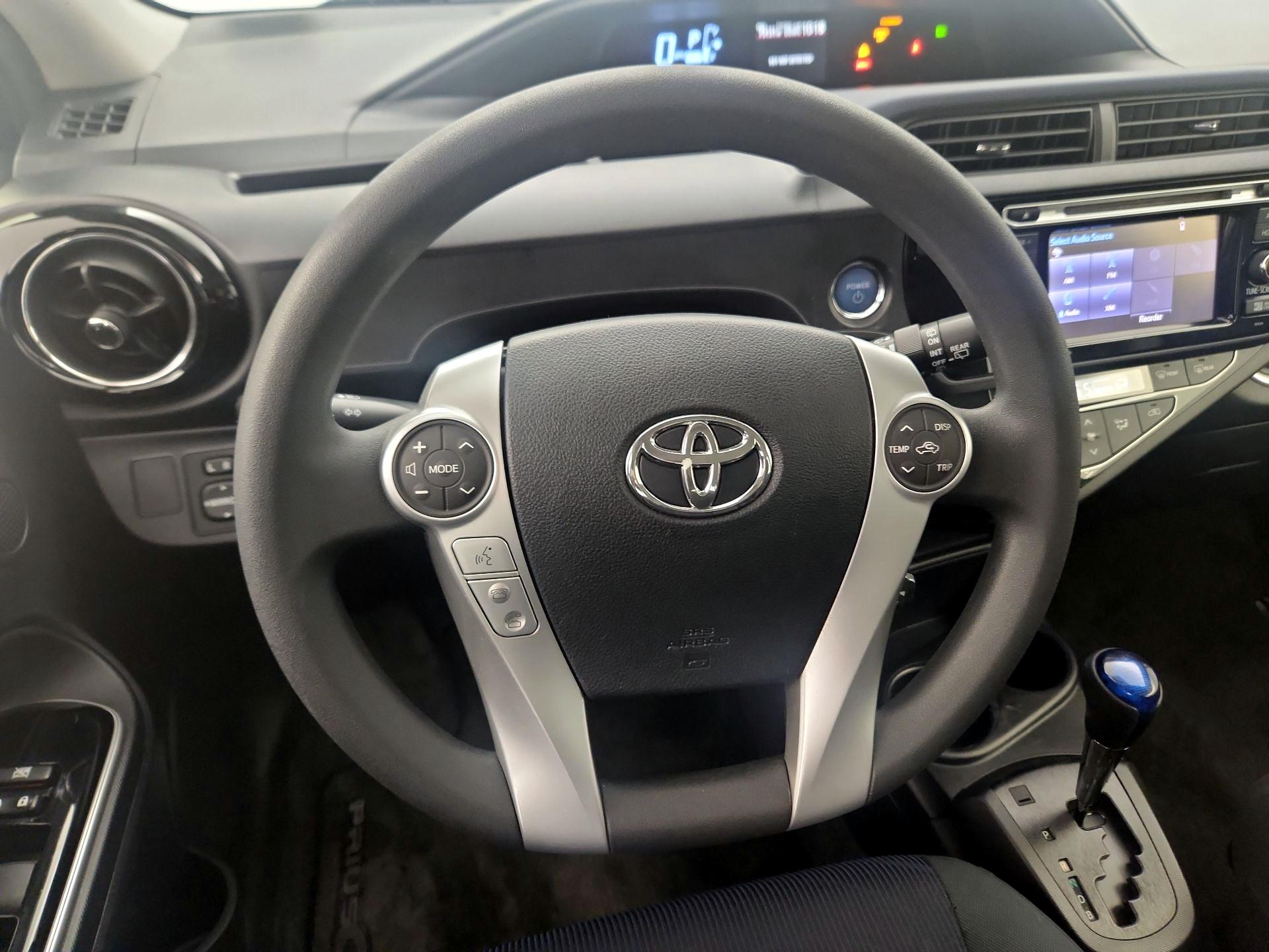 Thumbnail: 2015 Toyota Prius c - 10