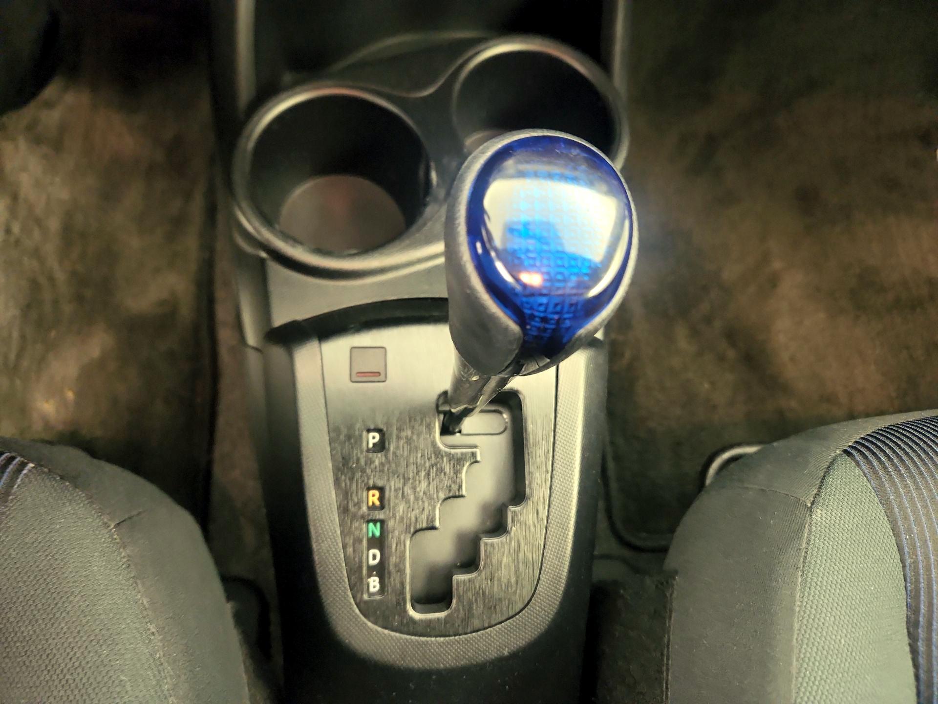 Thumbnail: 2015 Toyota Prius c - 16