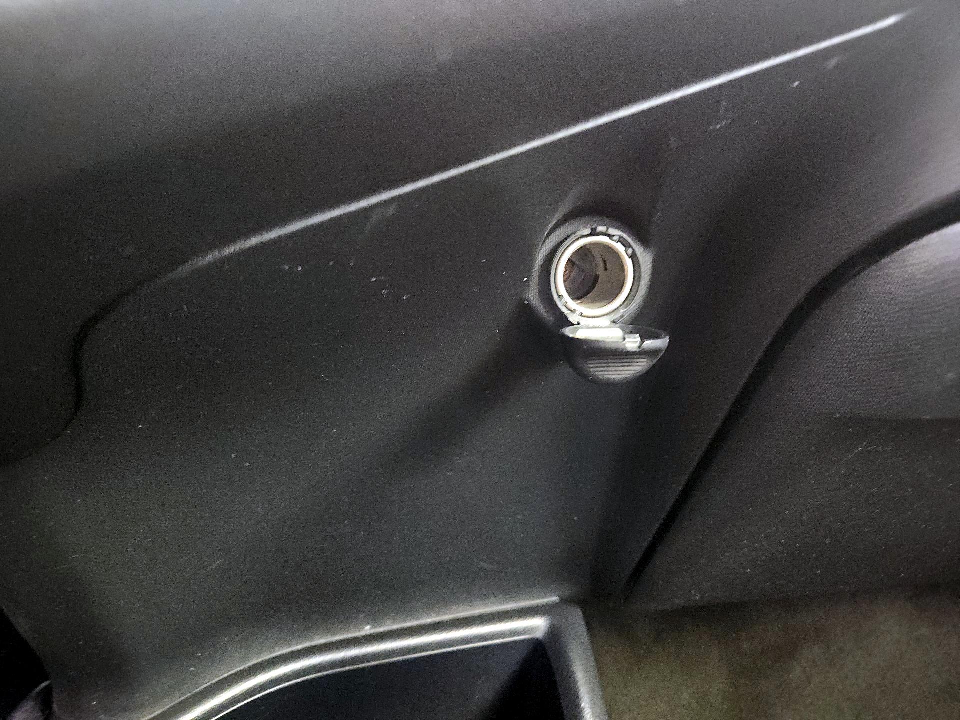 Thumbnail: 2015 Toyota Prius c - 17