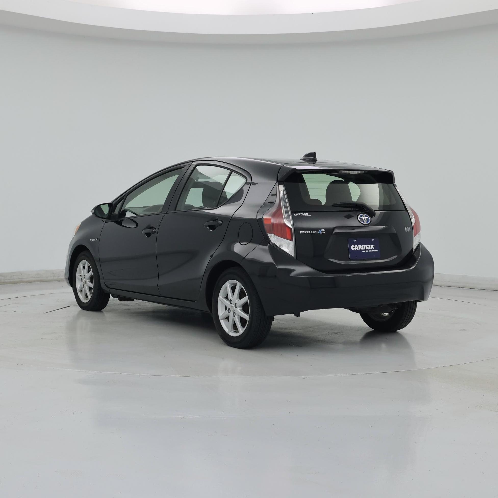 Thumbnail: 2015 Toyota Prius c - 2