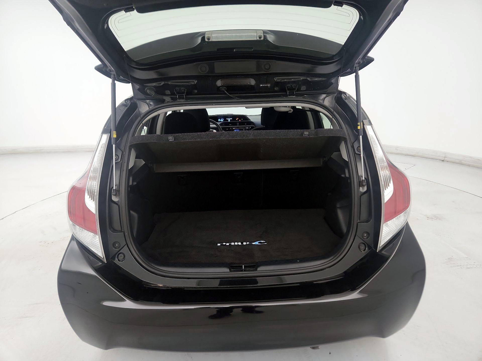 Thumbnail: 2015 Toyota Prius c - 19