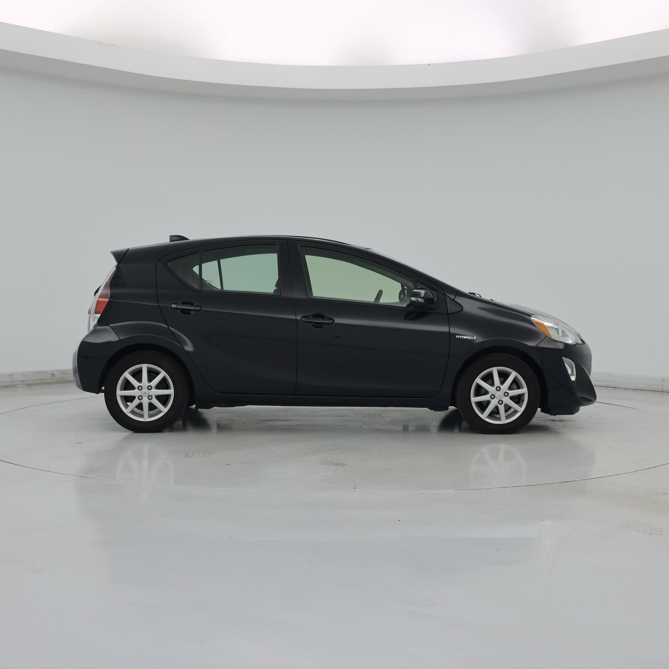 Thumbnail: 2015 Toyota Prius c - 7