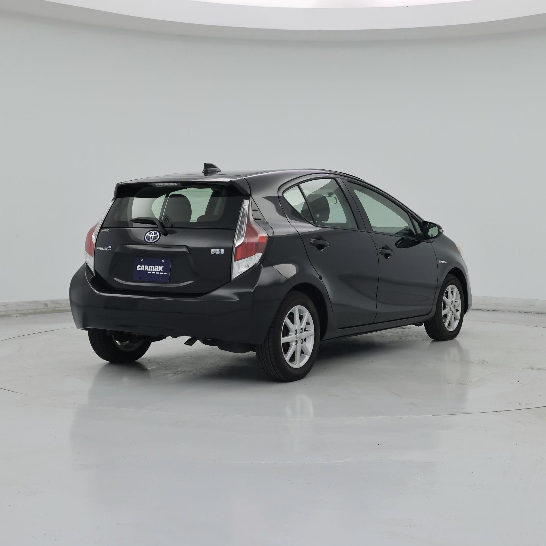 Thumbnail: 2015 Toyota Prius c - 8