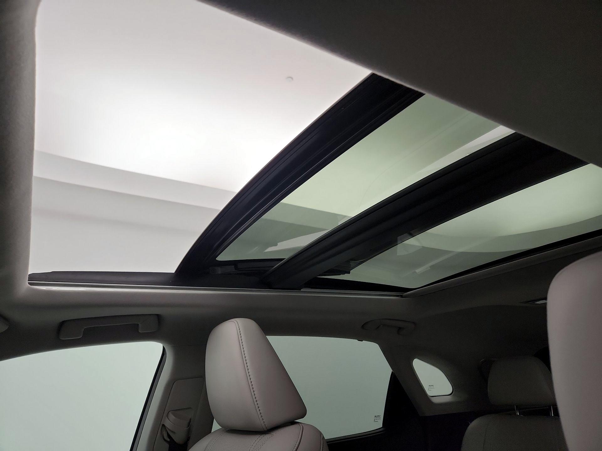 Thumbnail: 2017 Lexus RX - 18