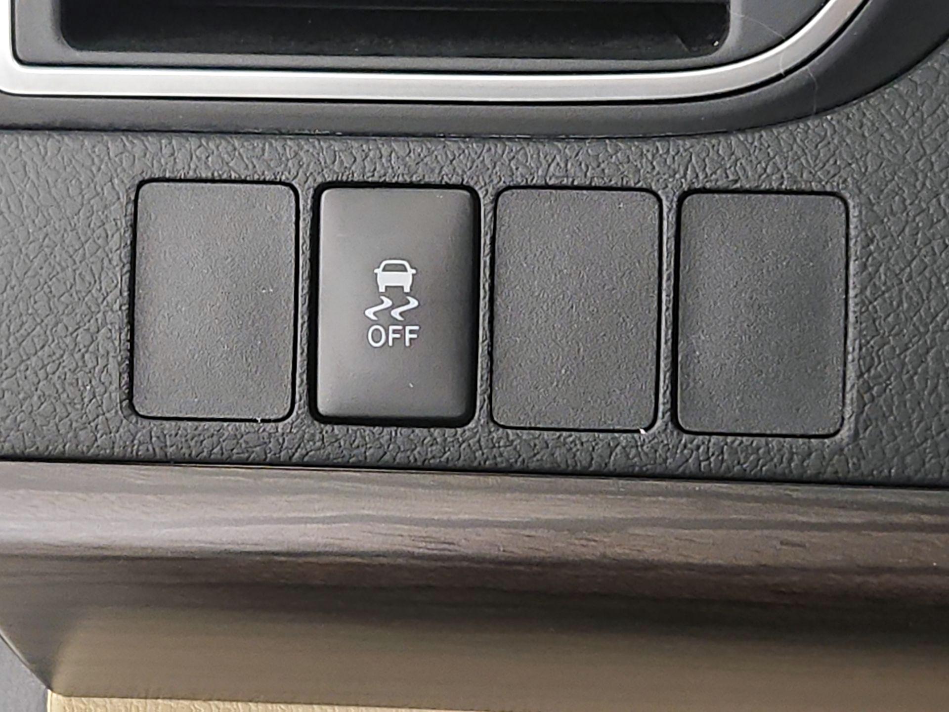 Thumbnail: 2016 Toyota Camry - 13