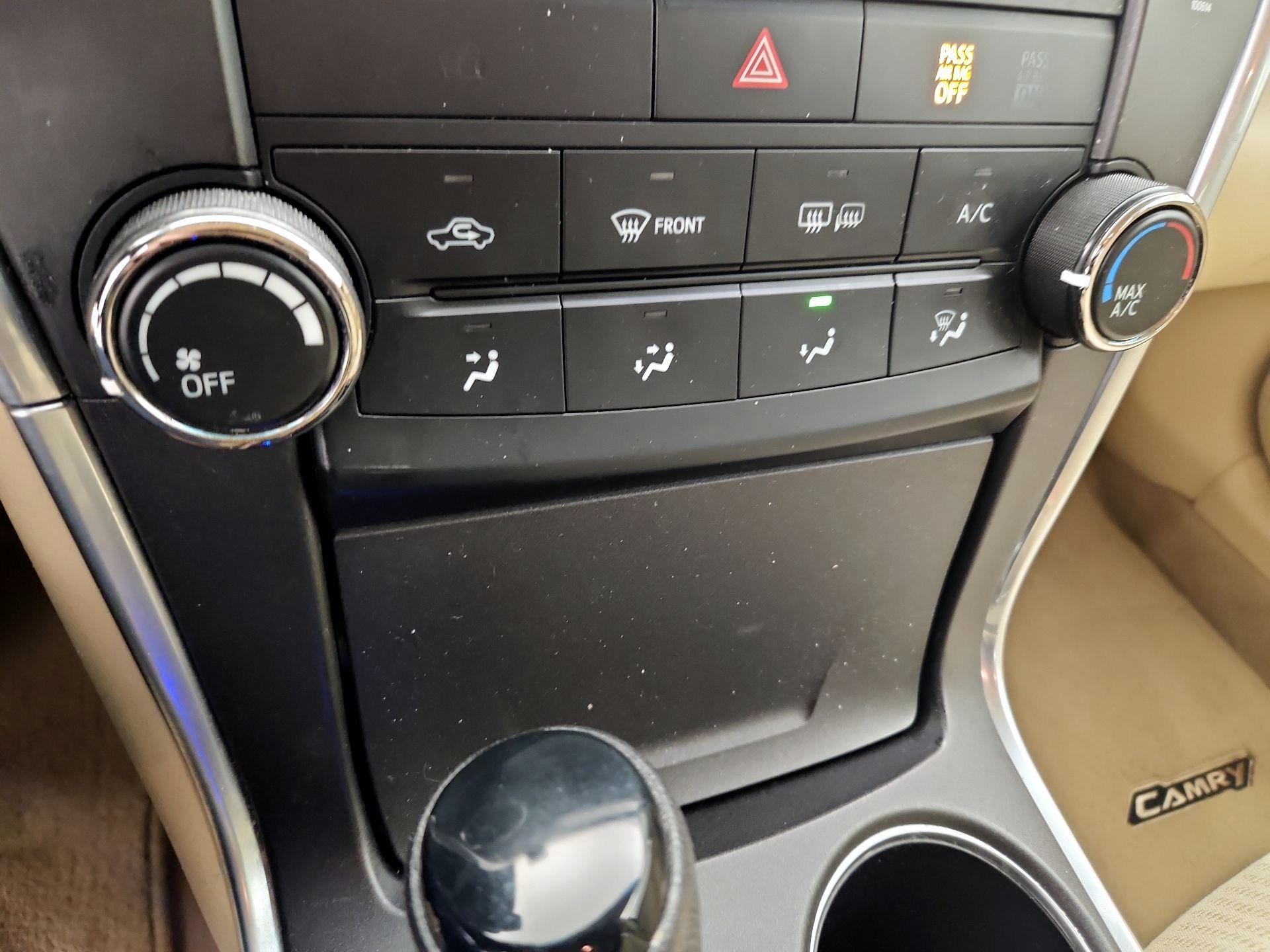 Thumbnail: 2016 Toyota Camry - 15