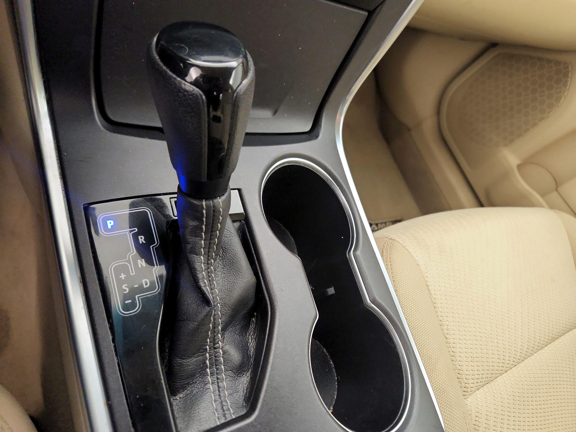 Thumbnail: 2016 Toyota Camry - 16