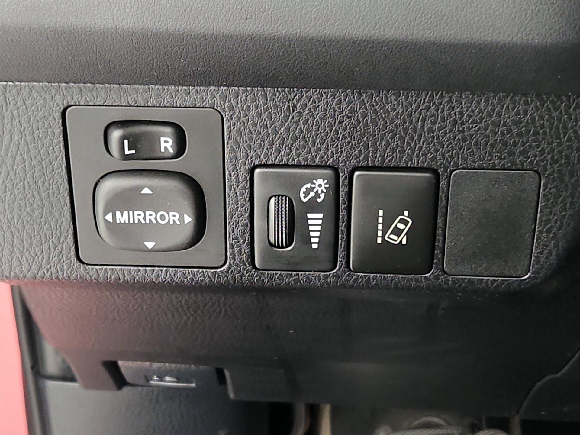 Thumbnail: 2017 Toyota RAV4 - 14